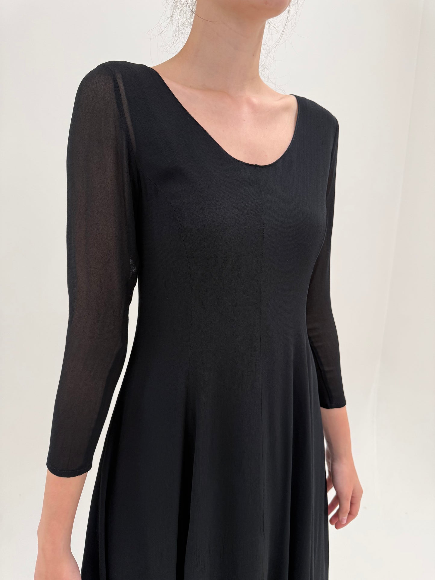 LBD vintage de la zi la seară cu mâneci din voal în croi minimalist