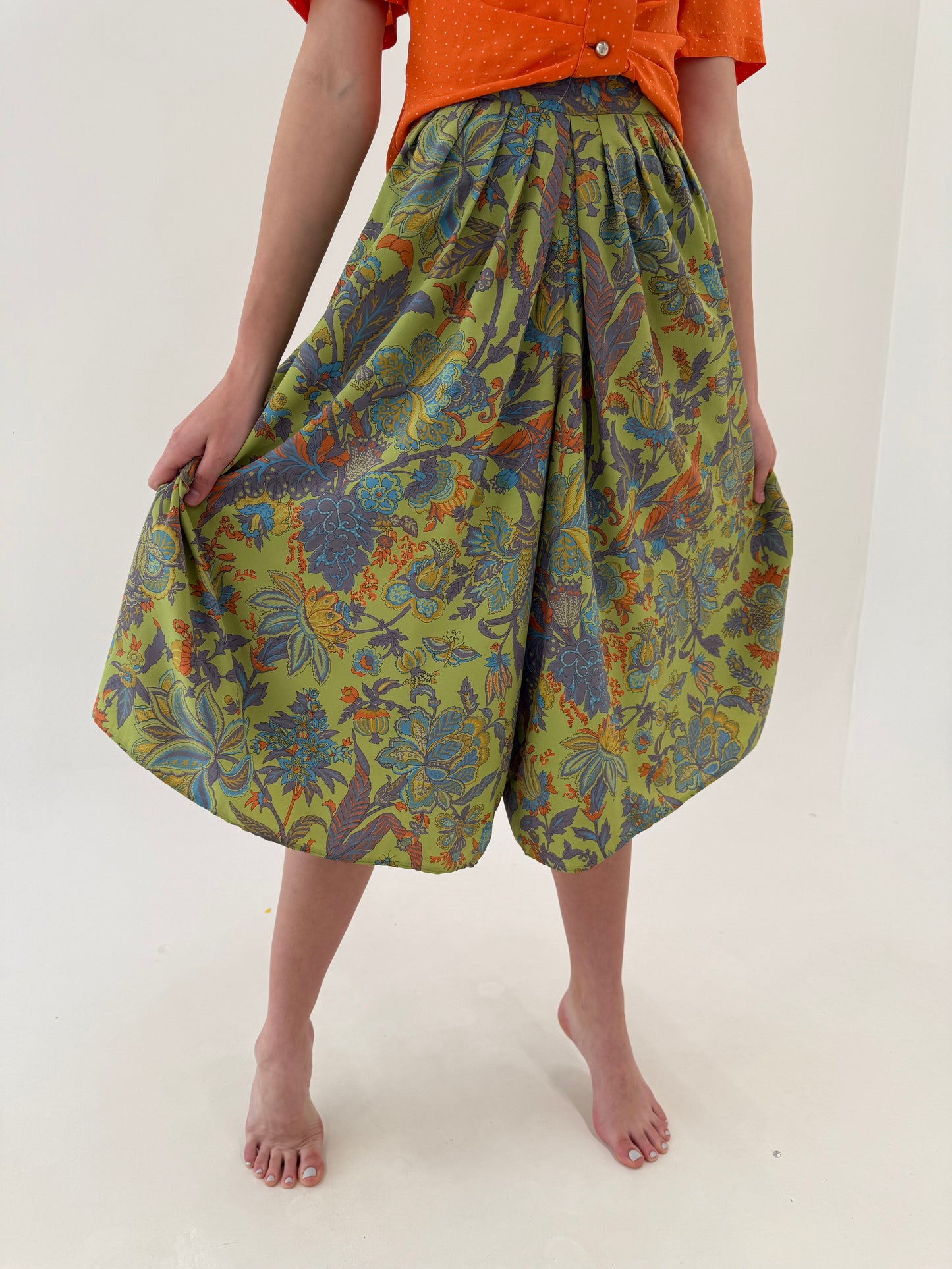 Fustă pantaloni din creppe cu print paisley, buzunare și talie elastică