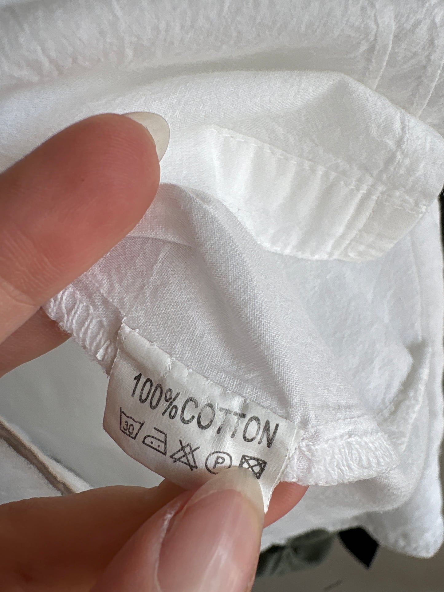 Top cu inserții de macrame și broderie anglaise din cel mai fin bumbac