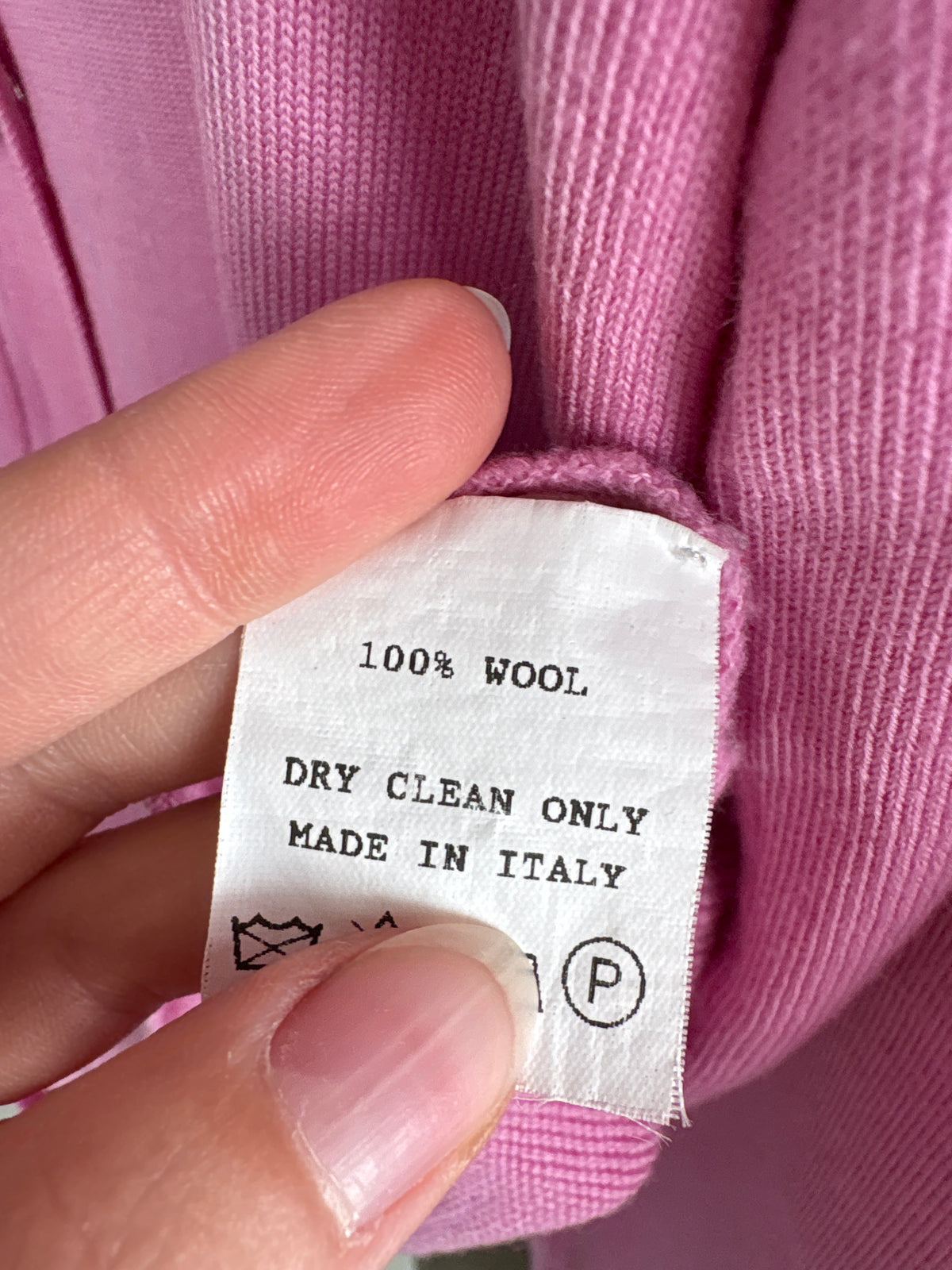 Cardigan roz de brand premium italian din lana merino extrafina laser cut