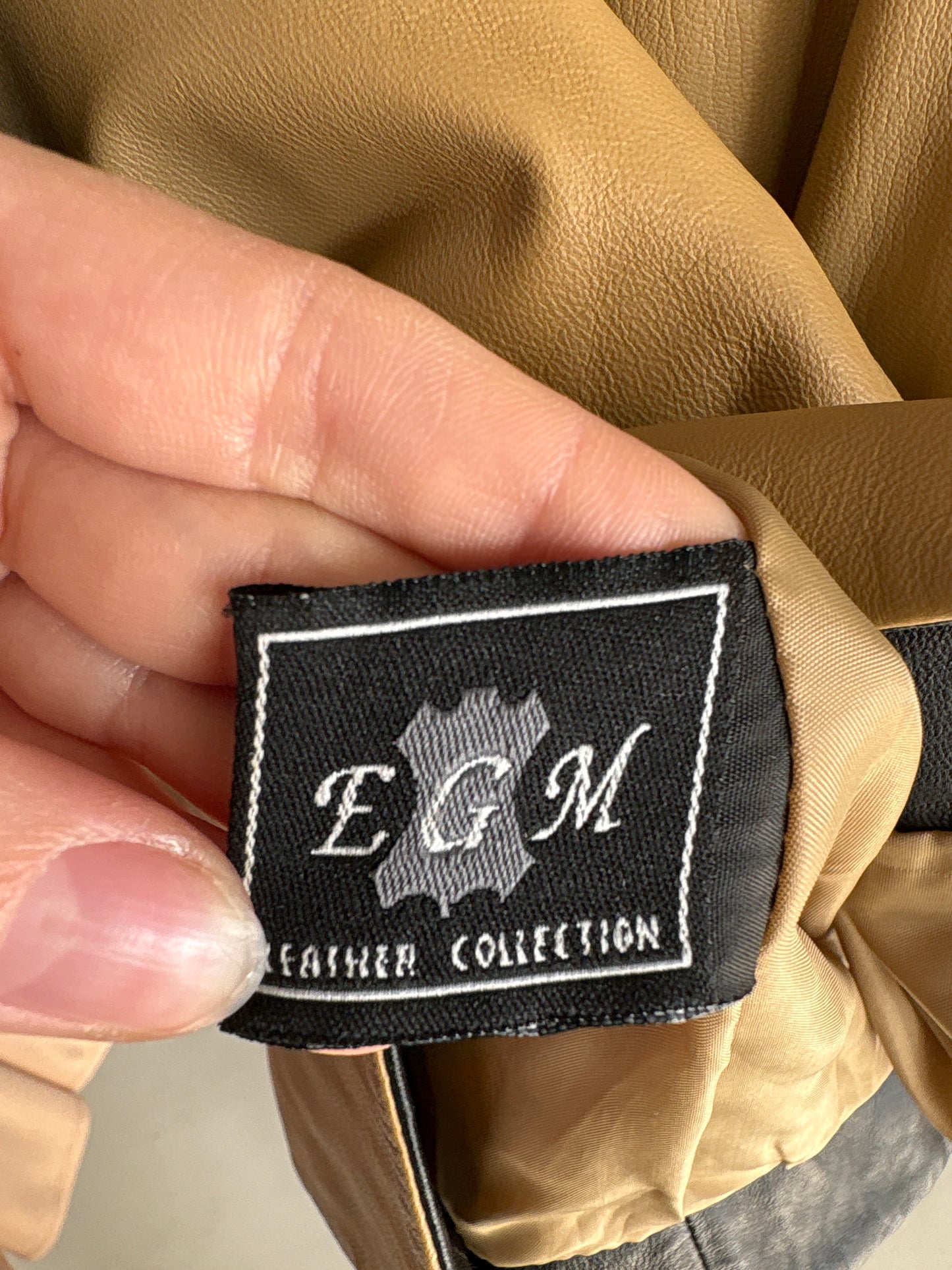 Sacou camel din piele naturală extrem de moale cu revere și manșete contrastante