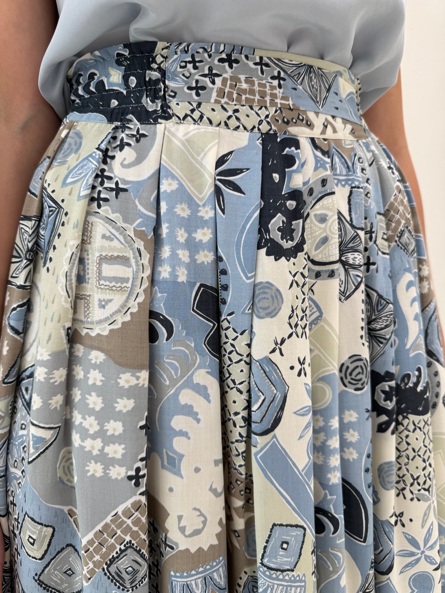 Fustă vintage plisata super vaporoasa in nuanțe pudrate și baby blue