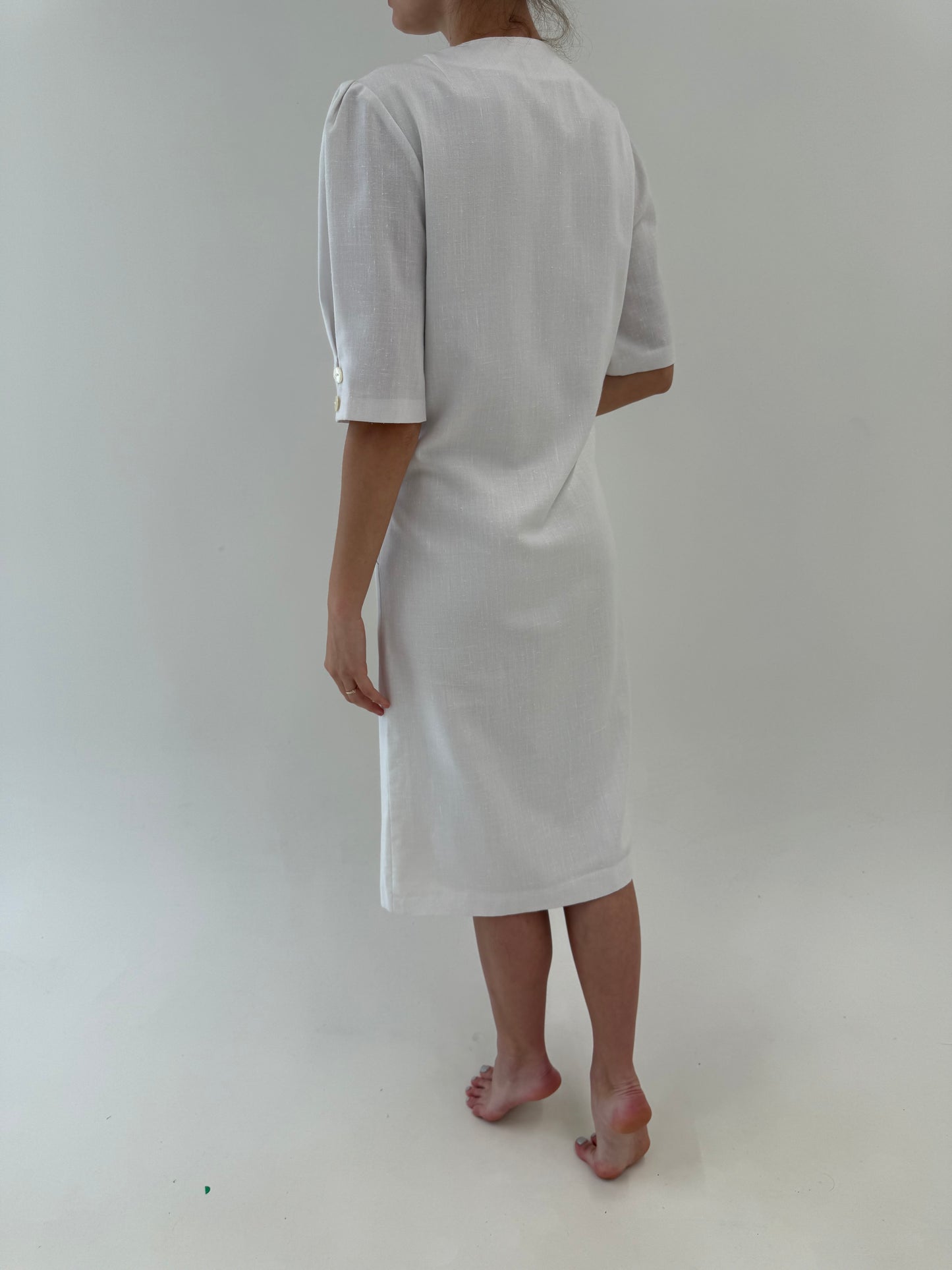 Rochie vintage tip sacou din pânză ușor structură și mâneci ușor bufante