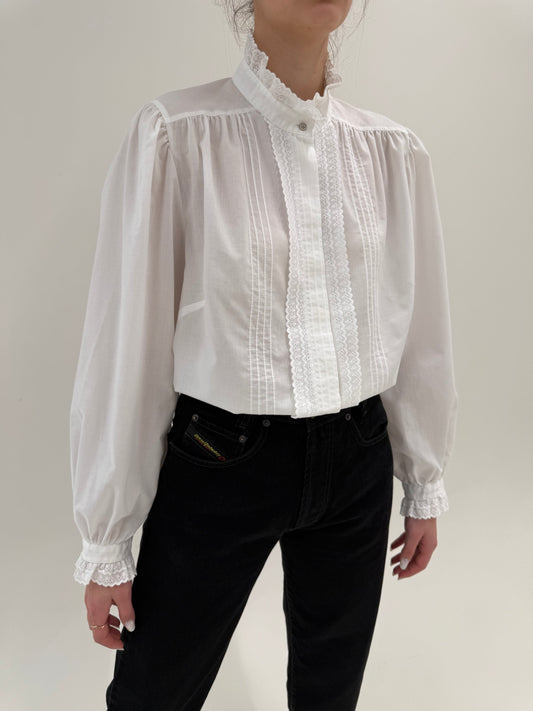 Cămașa vintage în croi amplu cu broderie anglaise