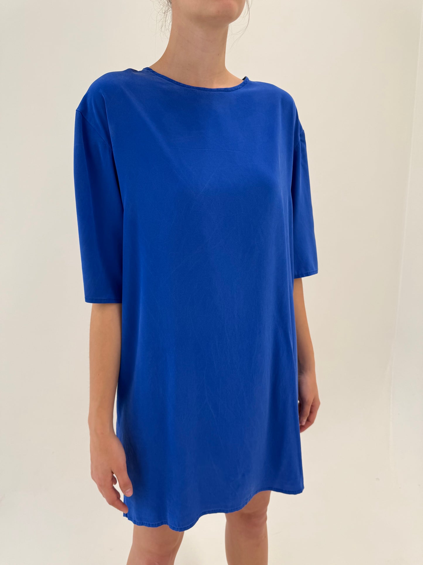Rochie albastru regal din mătase naturală în croi minimalist