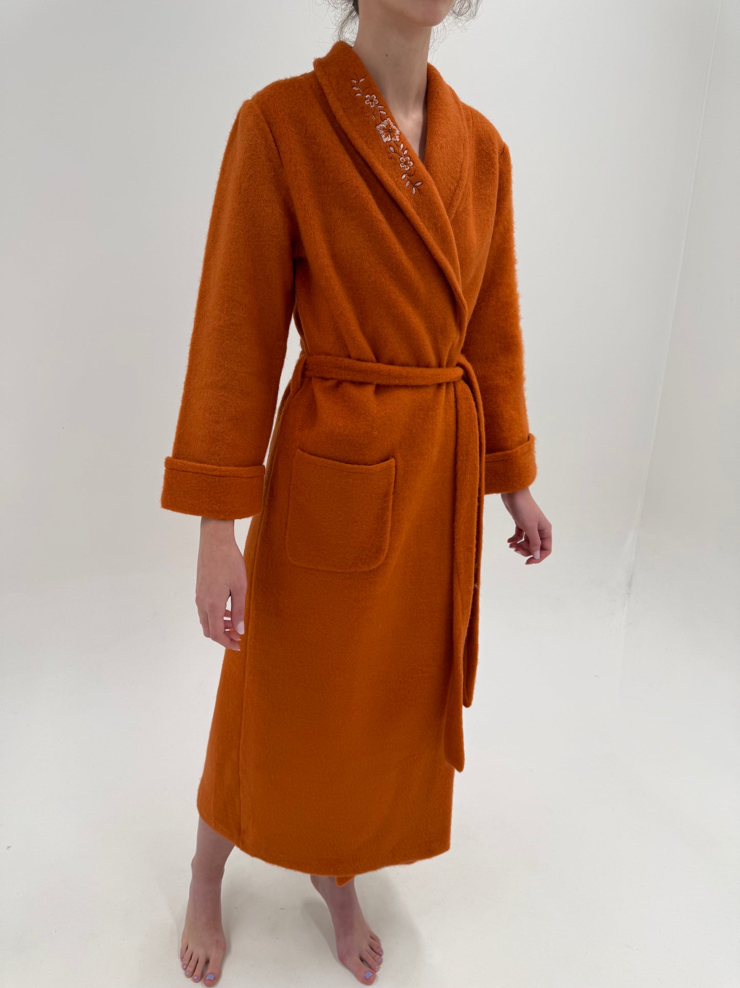 Halat high end italian din lana extrafina cu broderie