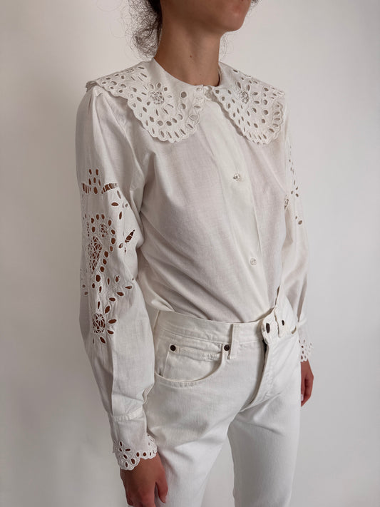 Cămașa vintage din pânză cu broderie excepțională