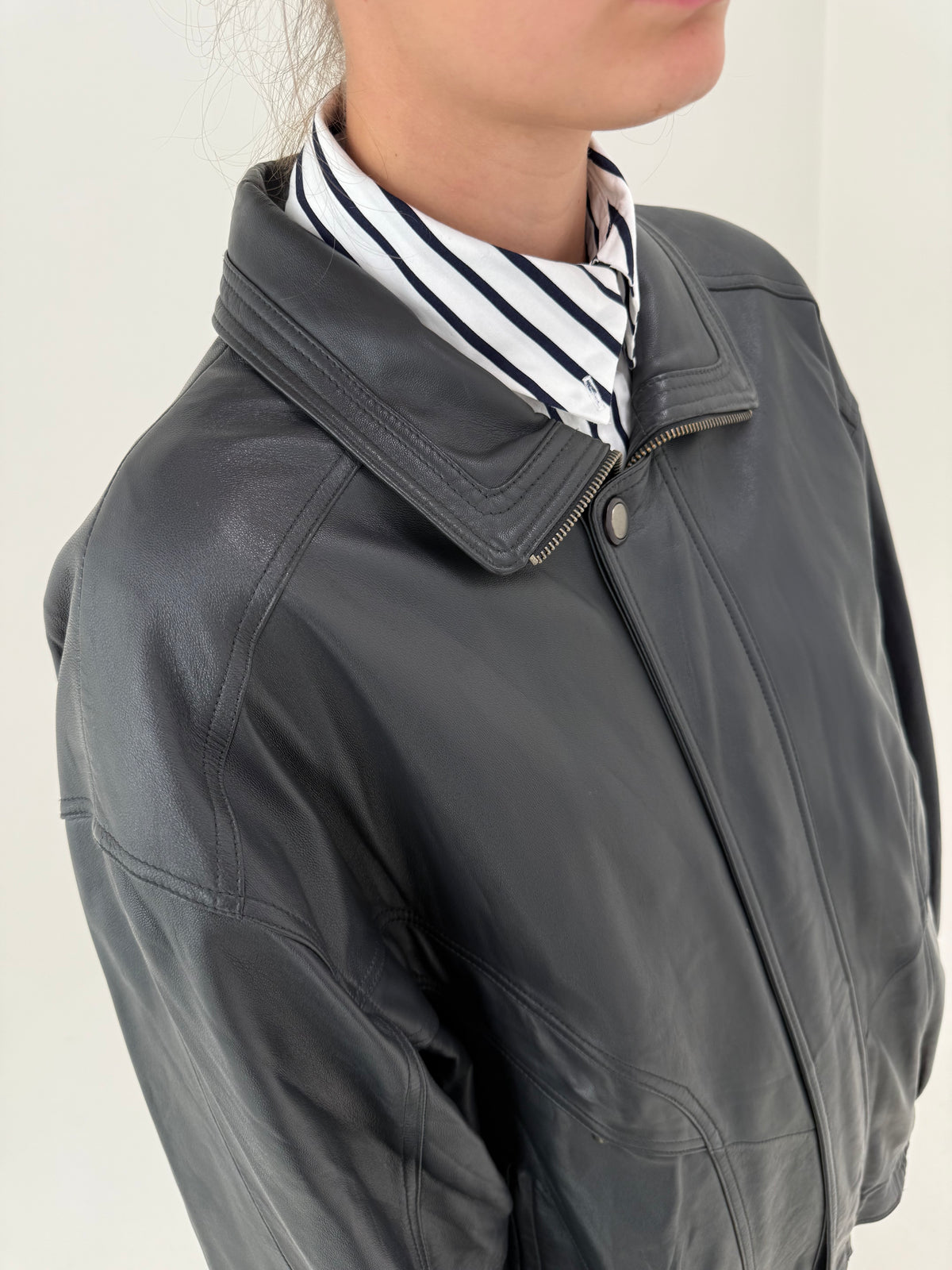 Jacheta vintage charcoal gray din piele naturală mănușă în croi revenit în trend
