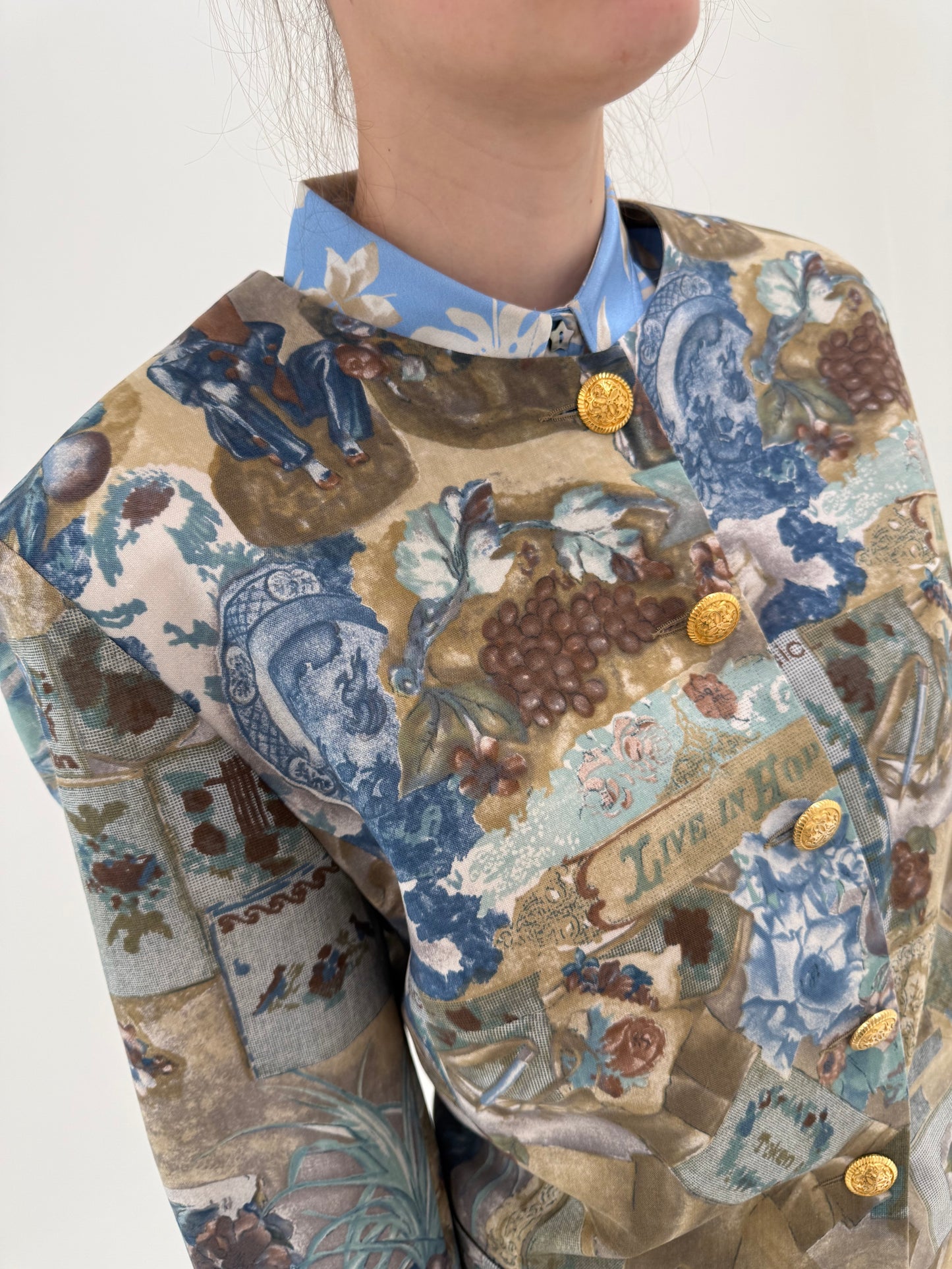 Sacou vintage în stil Chanel cu nasturi matelici aurii bijuterie