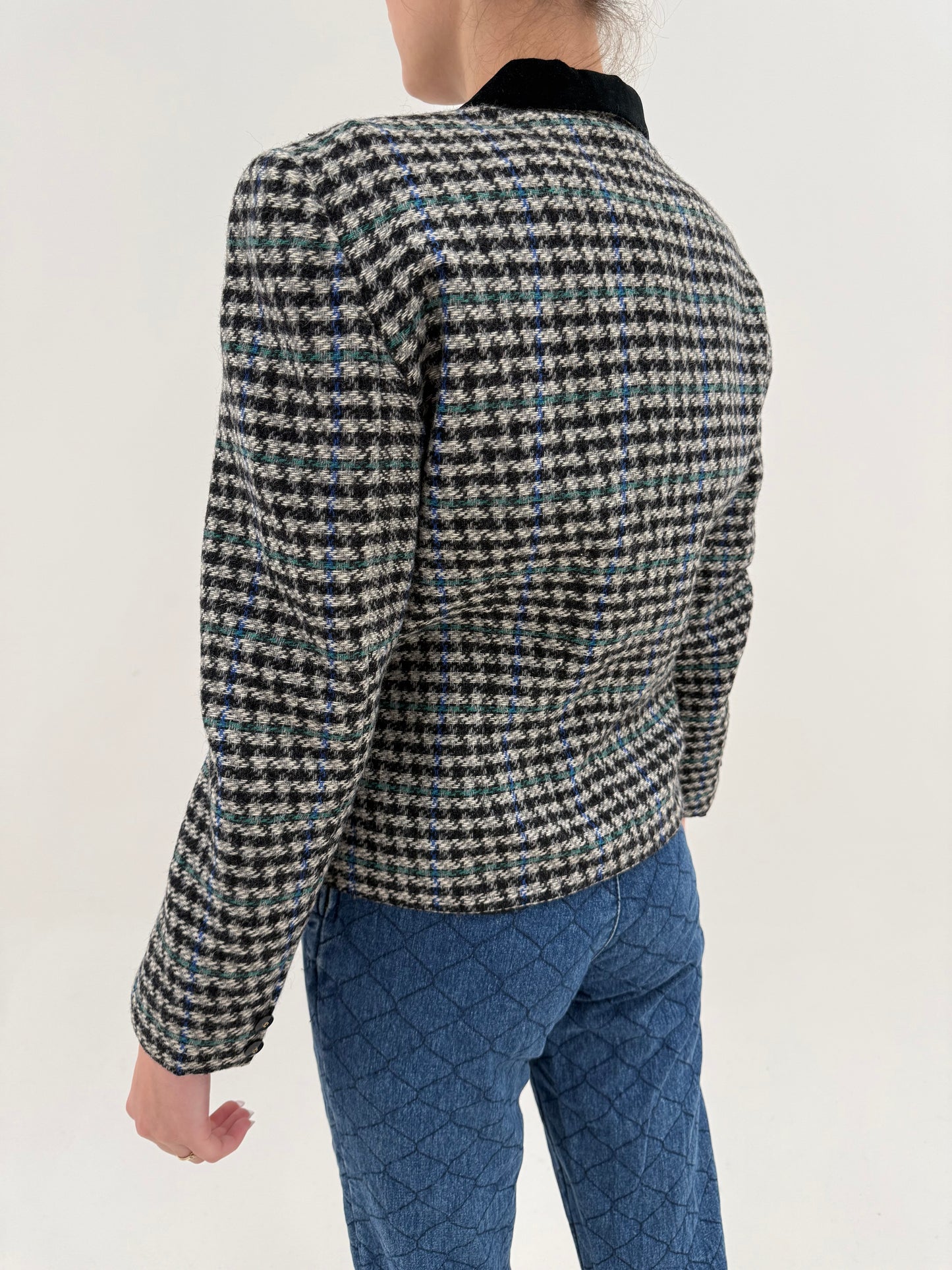 Sacou vintage cambrat din tweed pied de coq în combinație clasică de culori