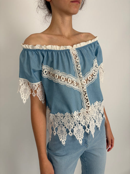 Top jeans blue cu inserții de dantelă macrame