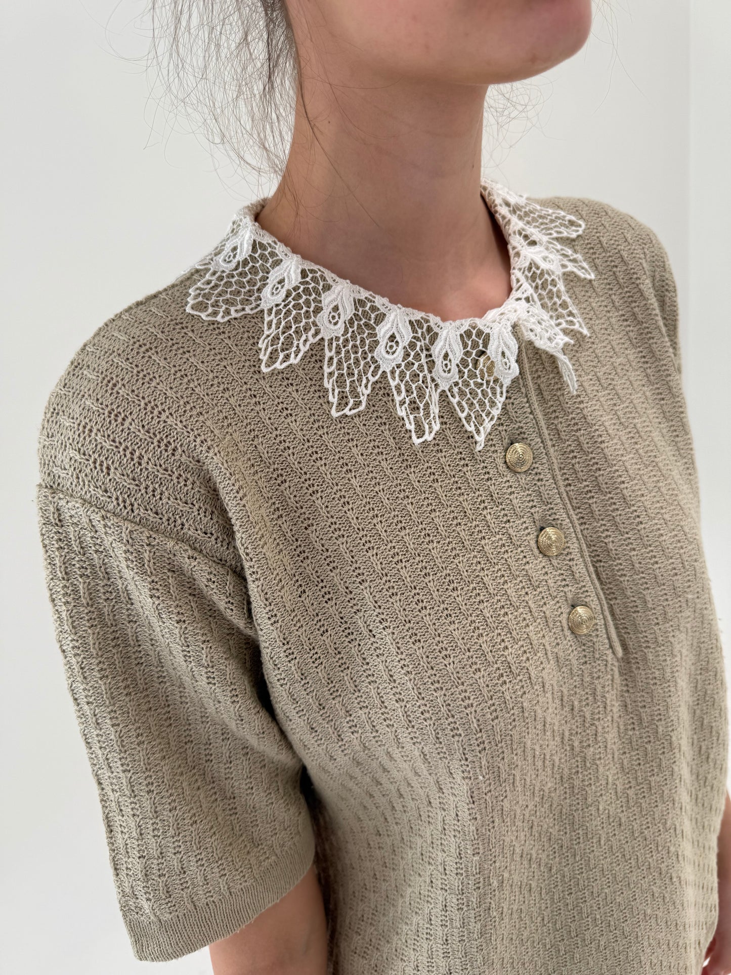 Top nude din jerse texttrat de bumbac premium cu guler macrame lucrat manual