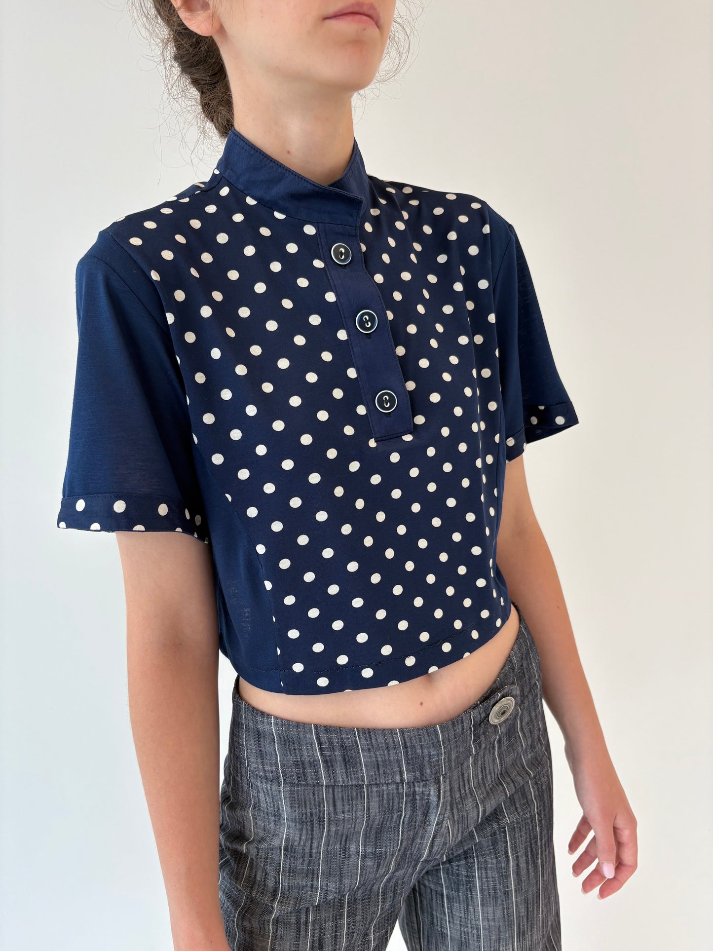 Top vintage din bumbac cu buline în croi ușor cropped