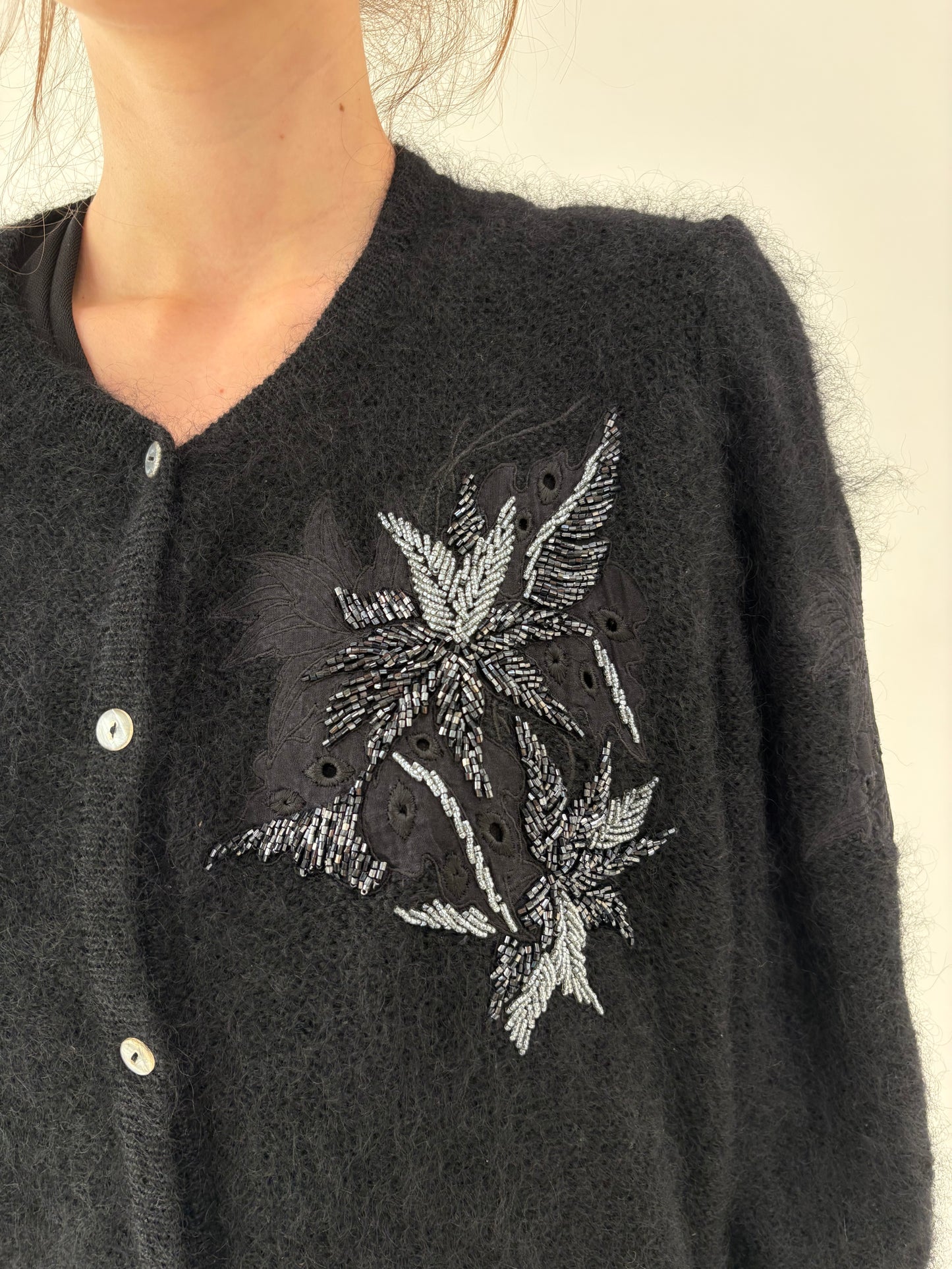 Cardigan vintage din super kid mohair cu aplicații manuale delicate