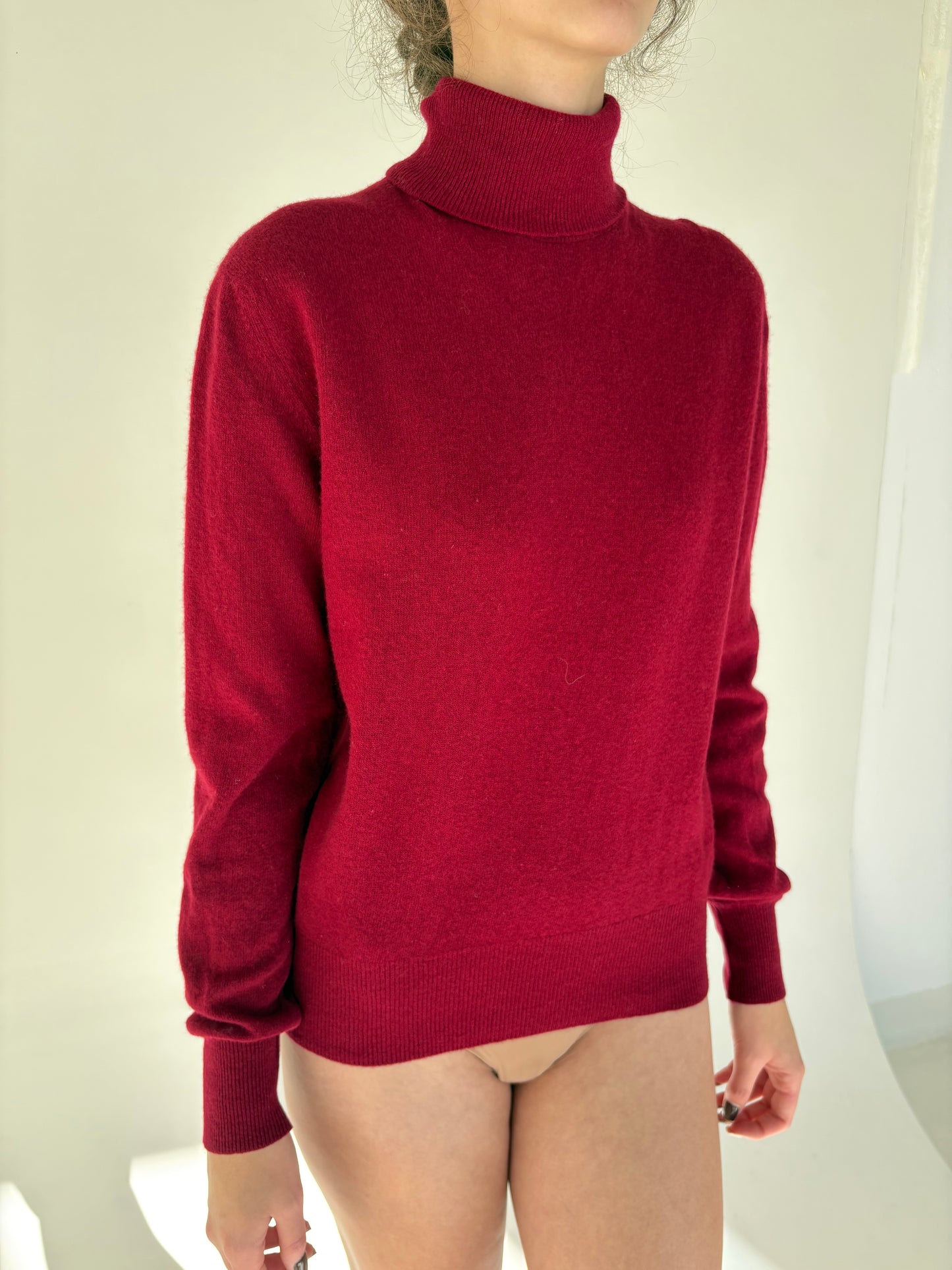 Maleta burgundy din lana extrafina de gramaj mare cu manșete înalte