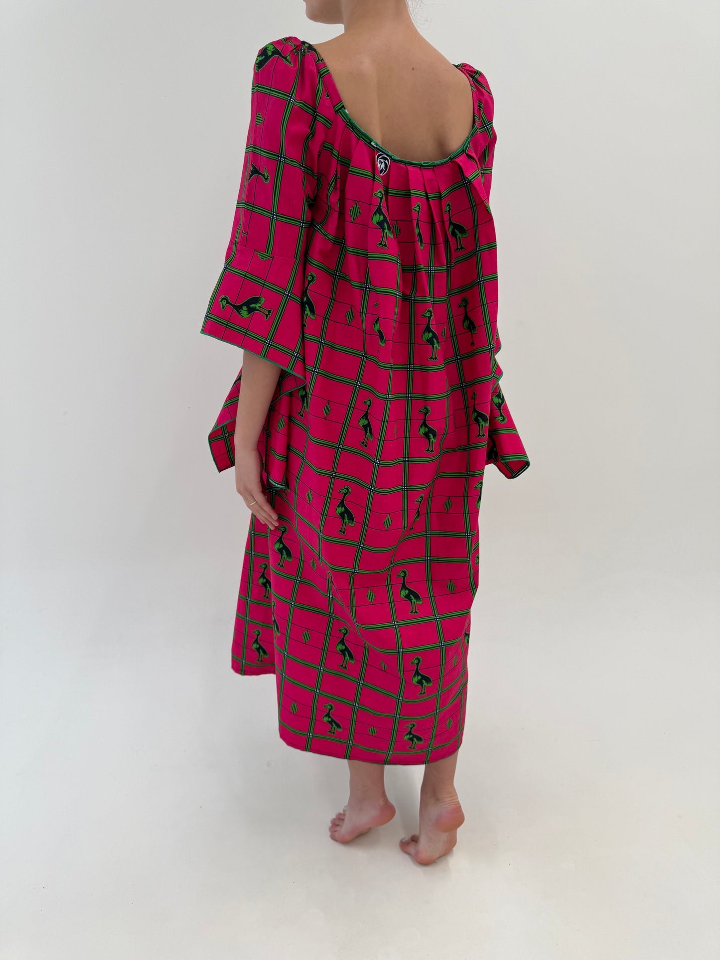 Rochie maxi fucsia din pânză de bumbac printat manual în croi deosebit