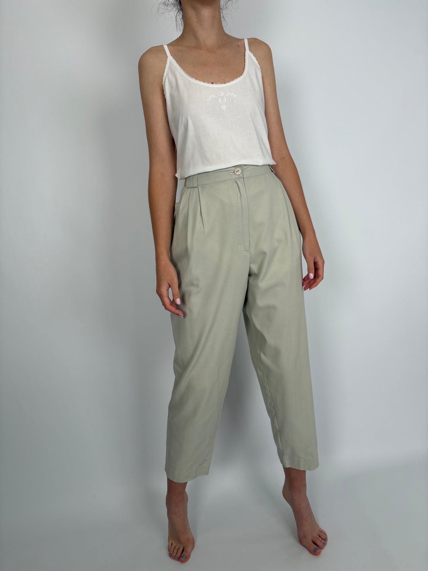Pantaloni light Sage green cu talie ultra înaltă elastică și pense