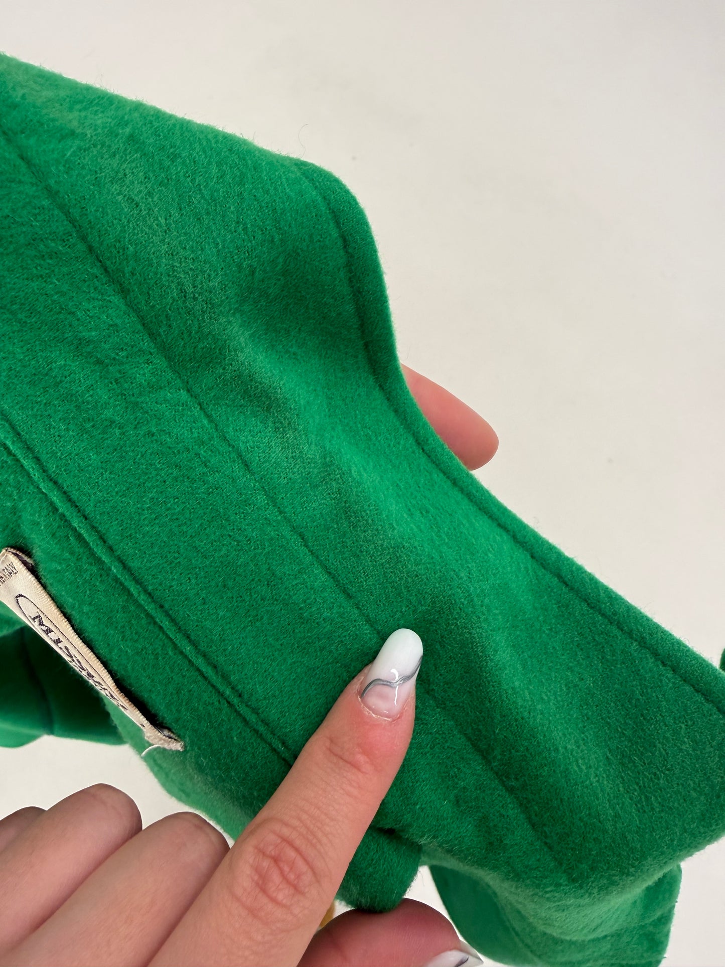 Jacheta Missoni verde tare în croi drapat revenit în trend din lanita extrafina