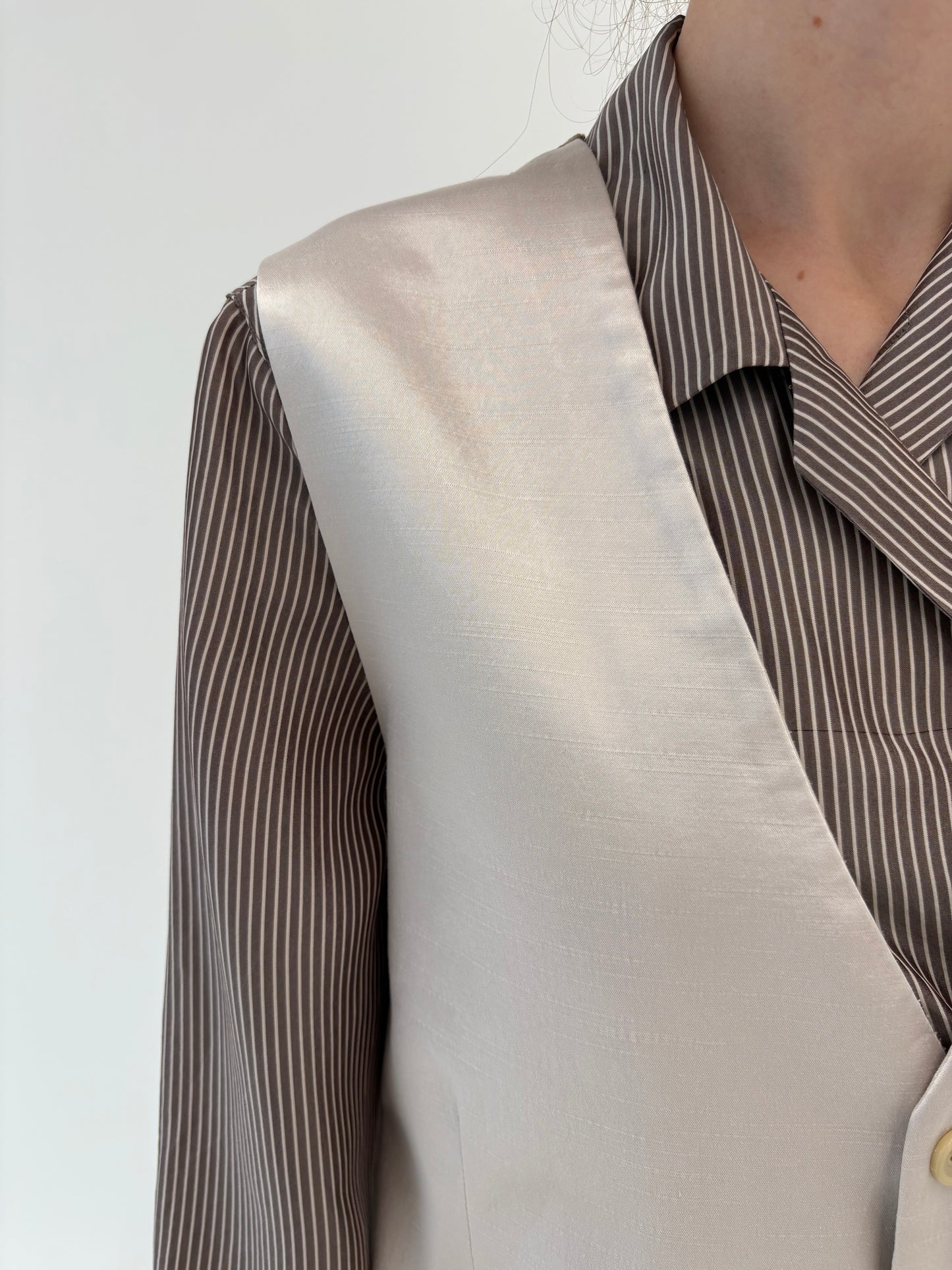 Set sacou + vestă din stofă satinata off white din mix de mătase naturală