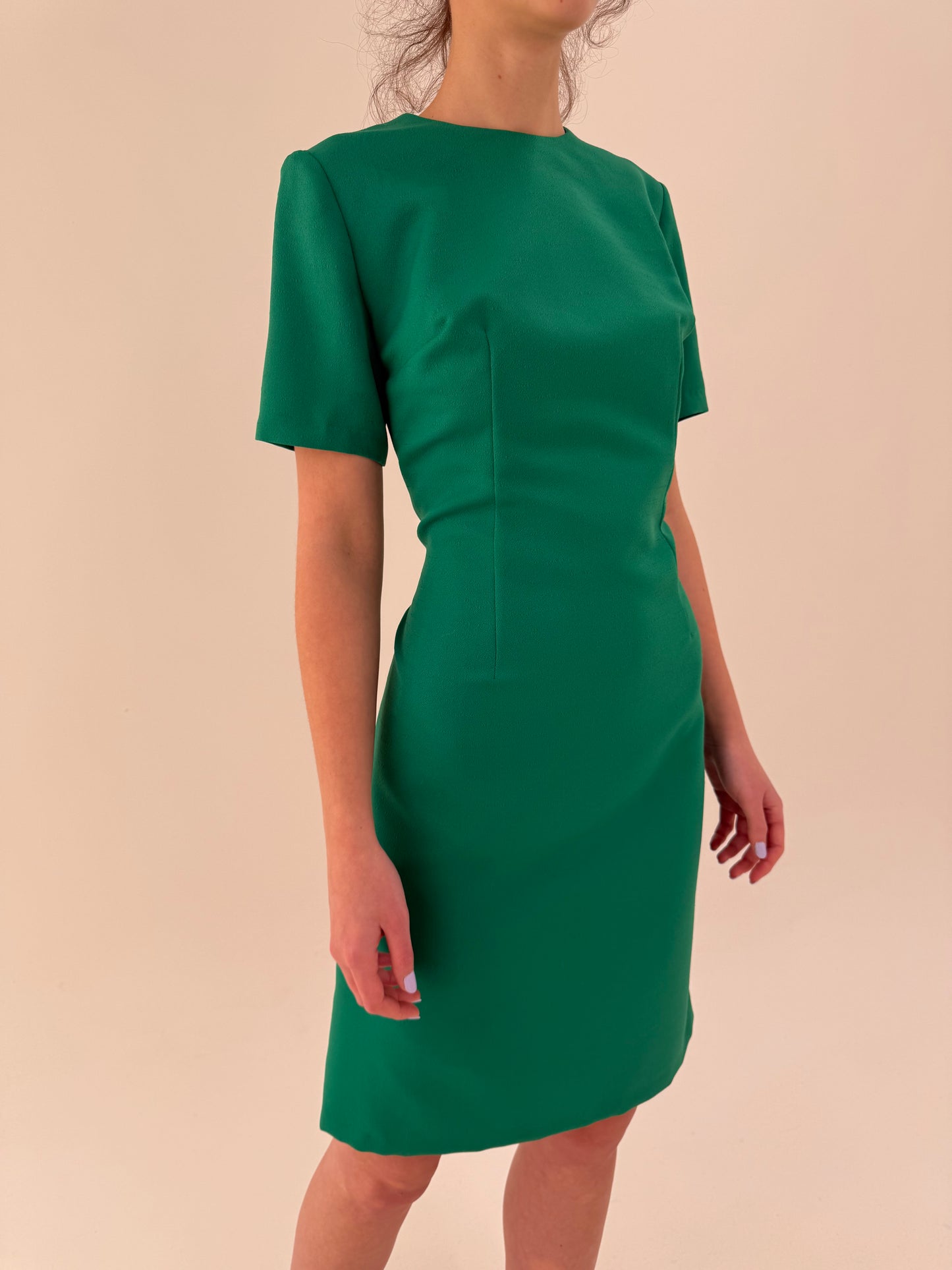 Rochie verde smarald tare din mix de lana extrafina în croi ușor cambrat minimalist