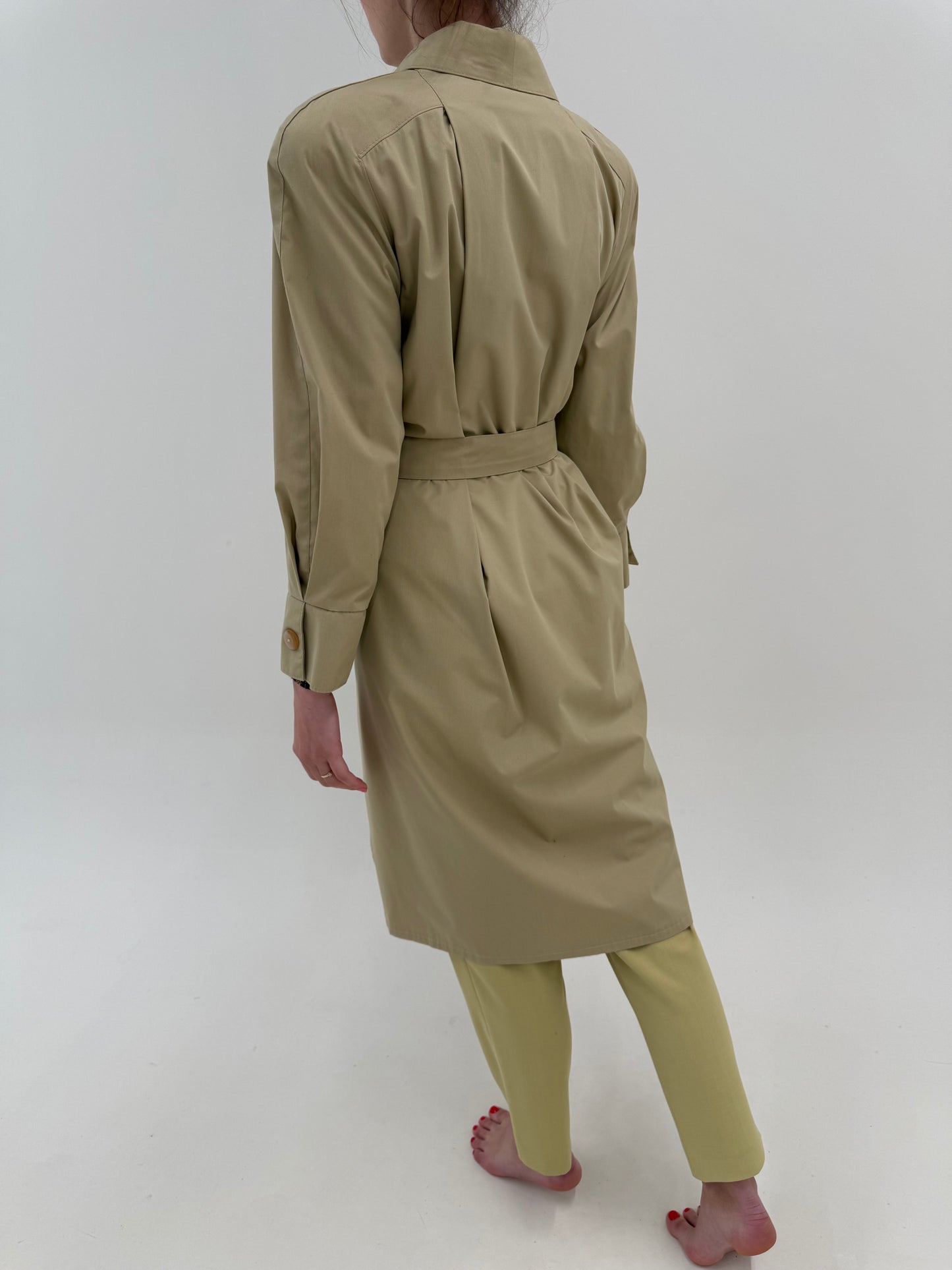 Trench vintage camel în croi ultra chic drapat super revenit în trend