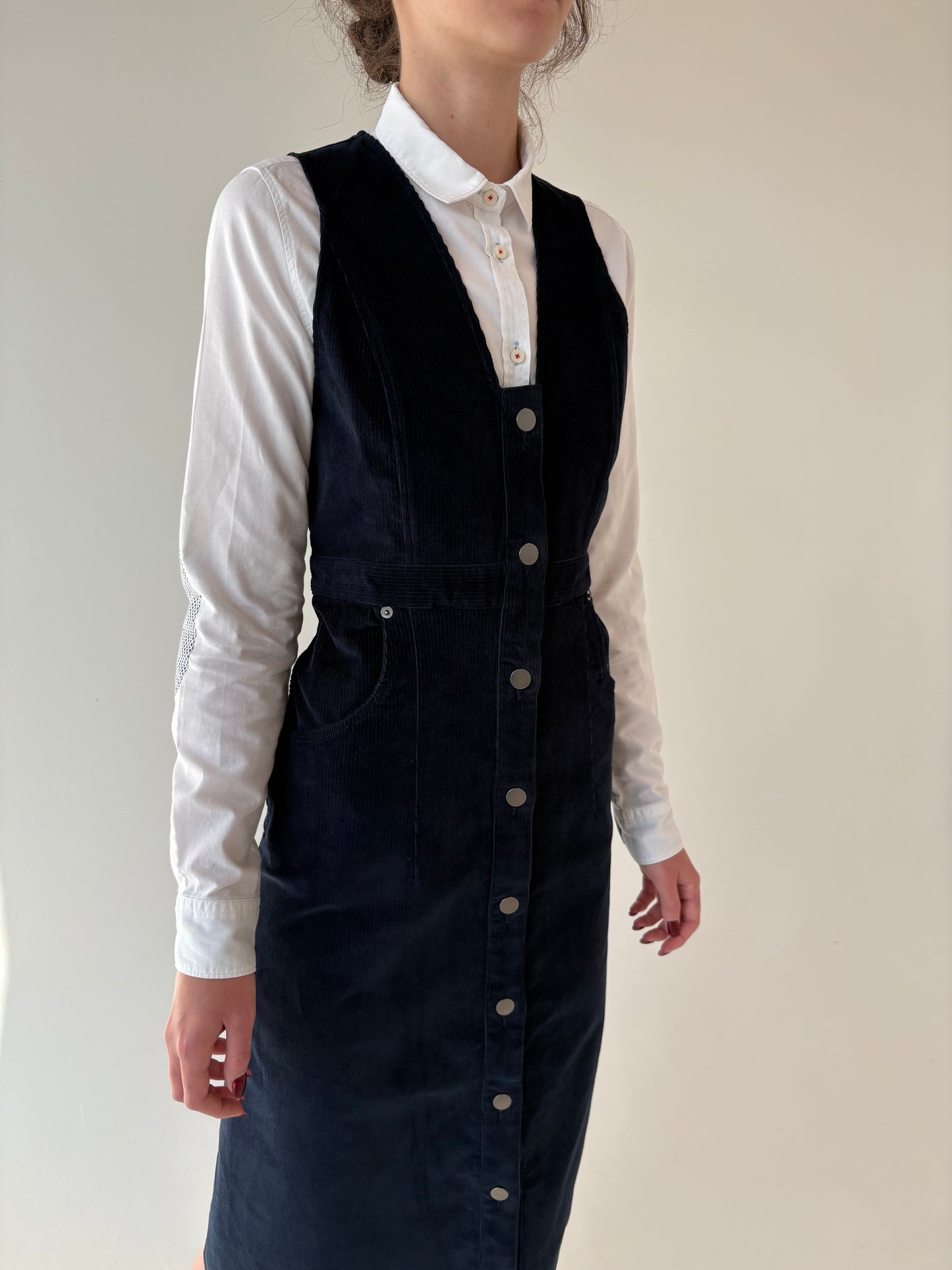 Rochie Navy cu talie ultra înaltă marcată din corduroy