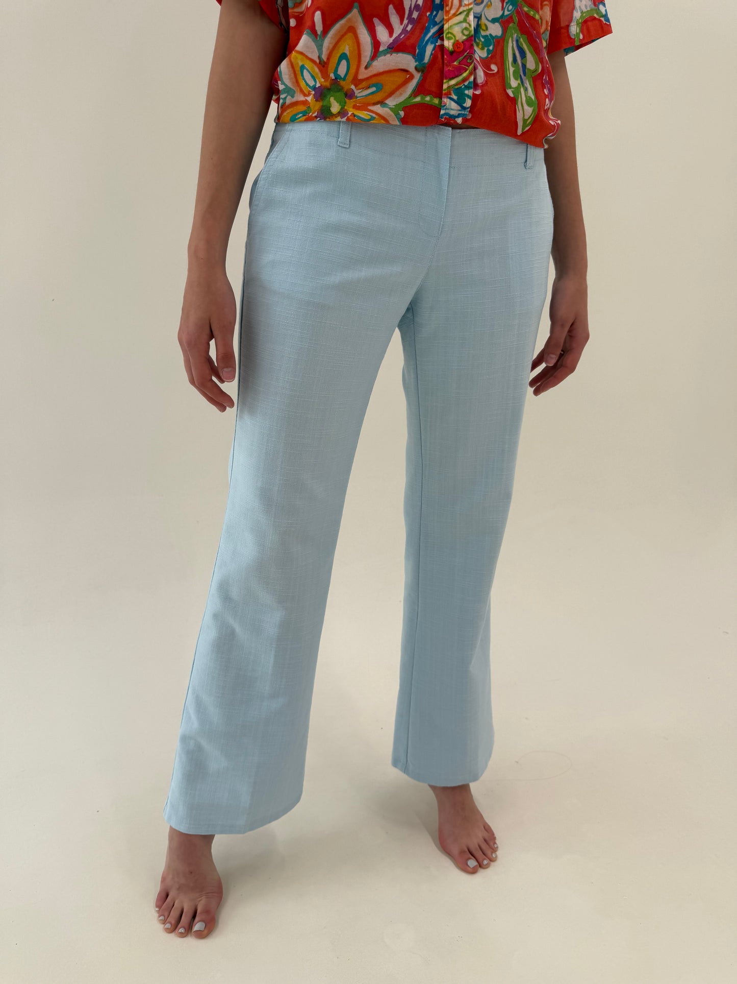 Pantaloni baby blue din panza de in în croi evazat