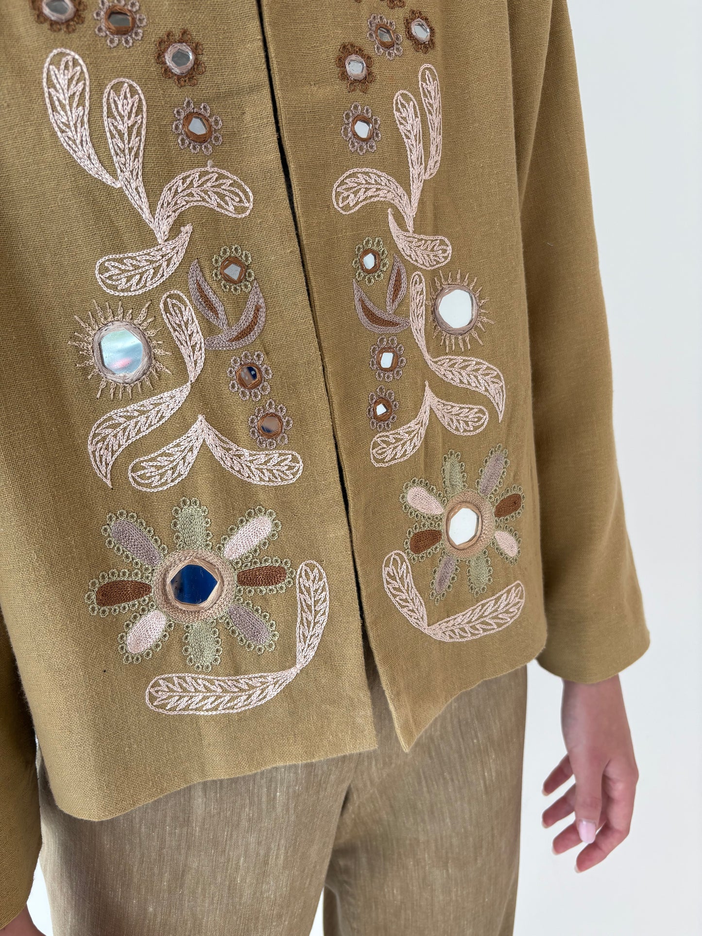 Sacou vintage camel excepțional din in cu aplicații manuale și broderie