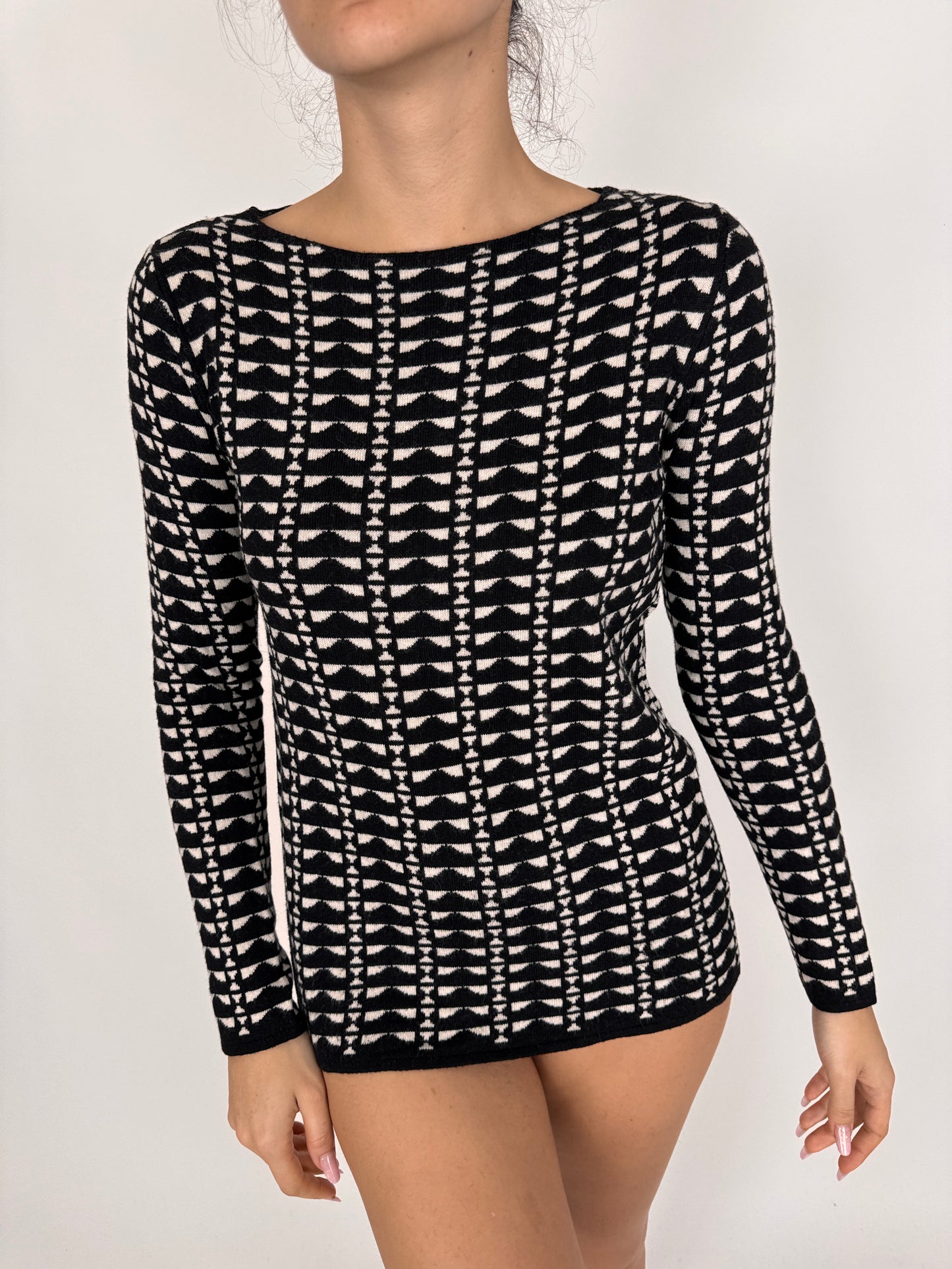 Pulover cu print alb negru din tricot dublat de lana extrafina