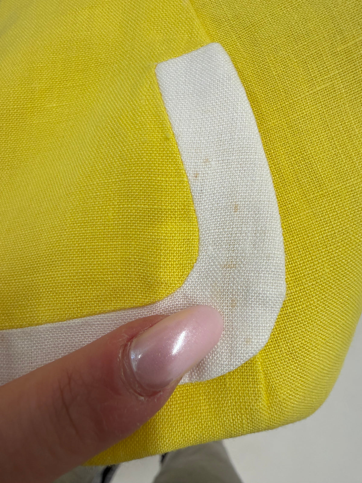 Rochie Fendi din in cu talie ultra înaltă cambrata și nasturi aurii cu logo