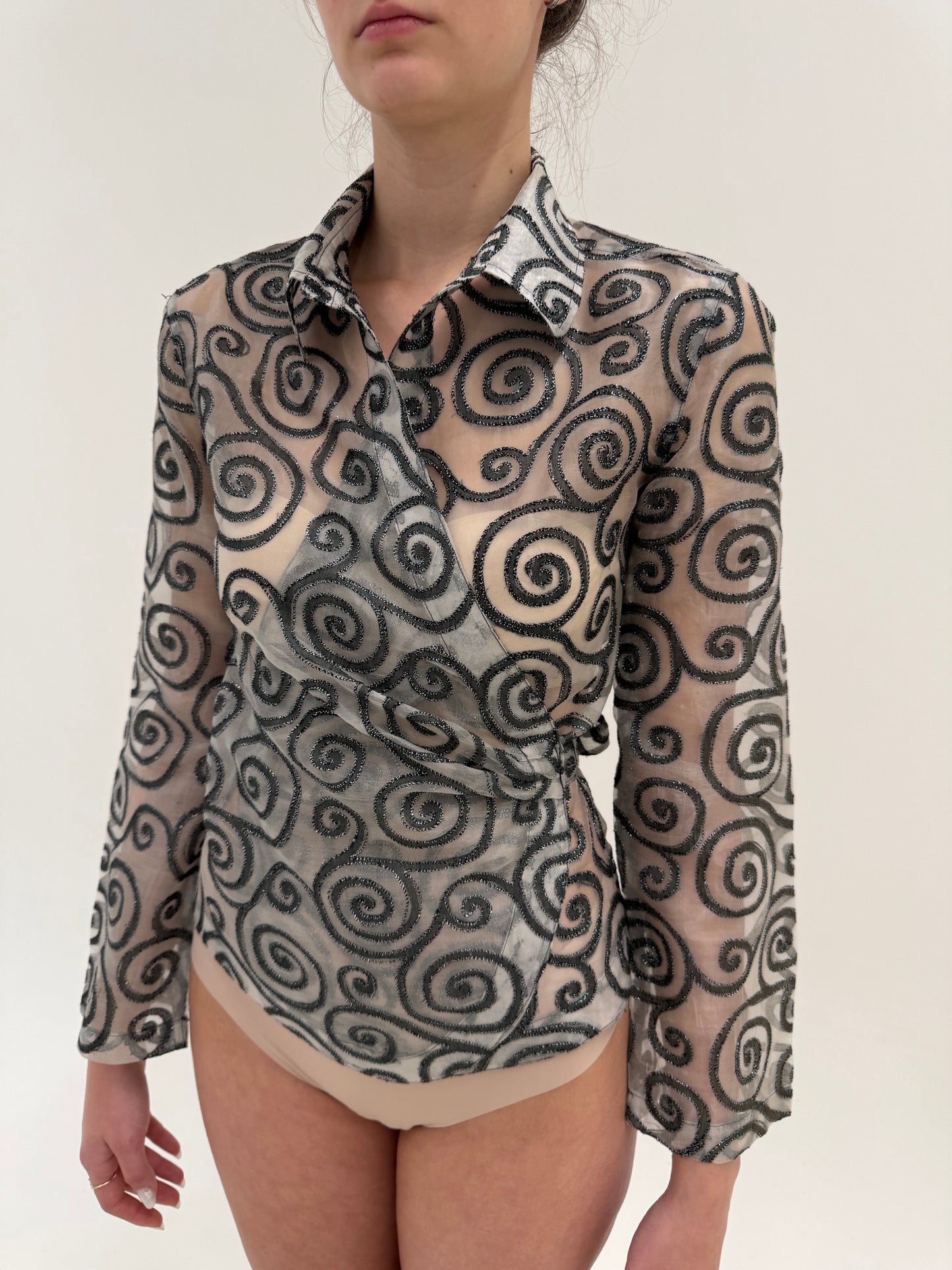 Cămașa petrecută din organza bijuterie de mătase naturală cu print texturat