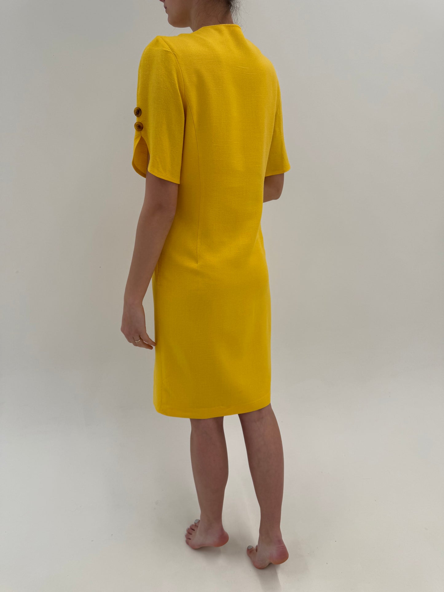 Rochie vintage tip sacou din pânză grea cu nasturi contrastanti și închidere dublă