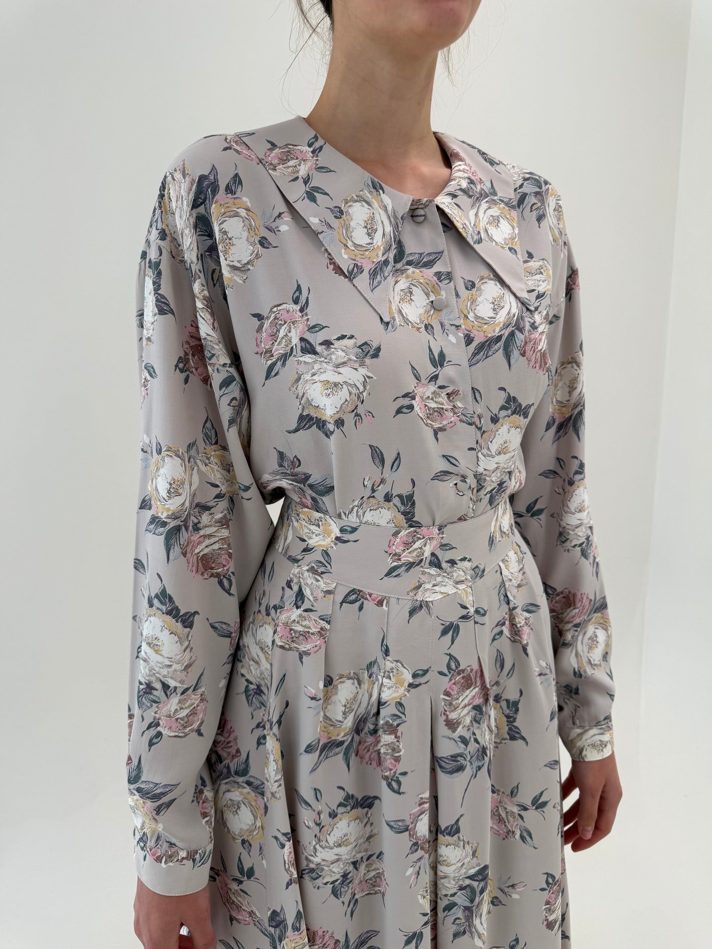 Set vintage excepțional warm gray cu print floral delicat și fustă spre maxi