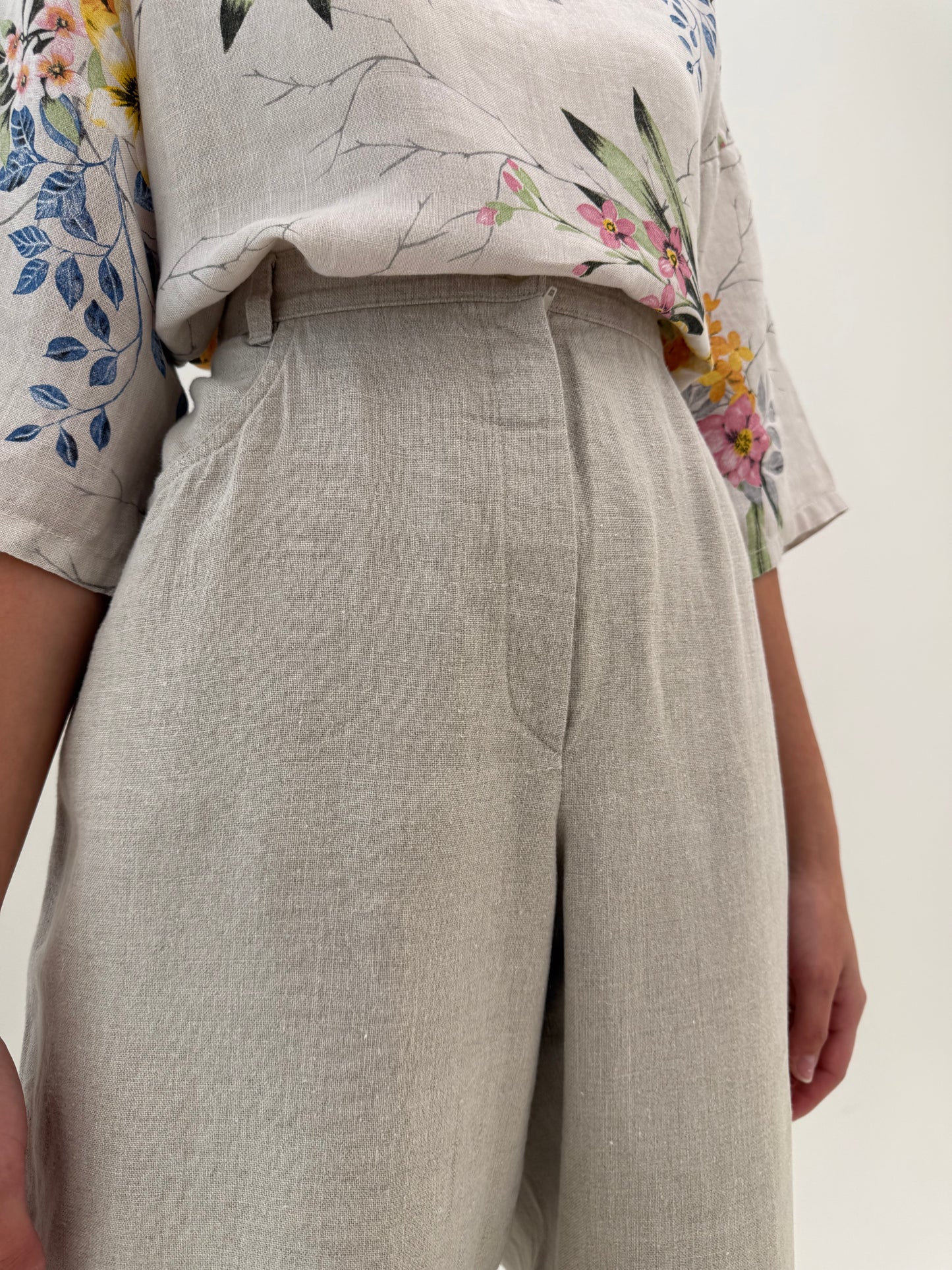 Pantaloni tall din pânză grea de in warm gray cu talie super înaltă si pense