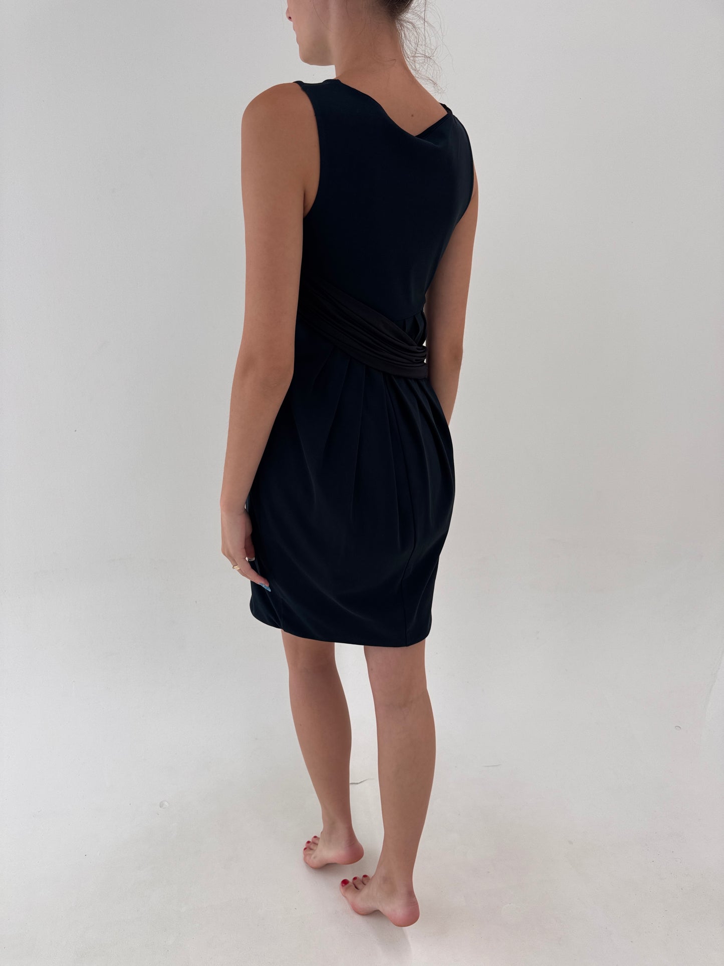 Rochie Max Mara neagră în croi ultra chic confort specific brandului
