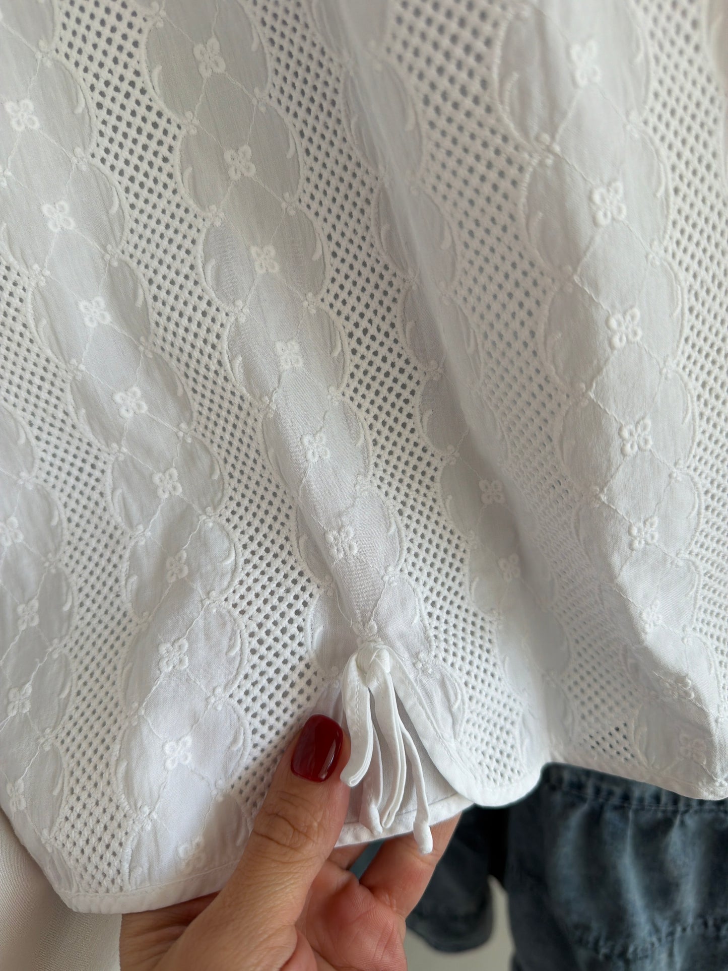 Top vintage excepțional cu broderie fină in croi chic din cea mai fină pânză de bumbac