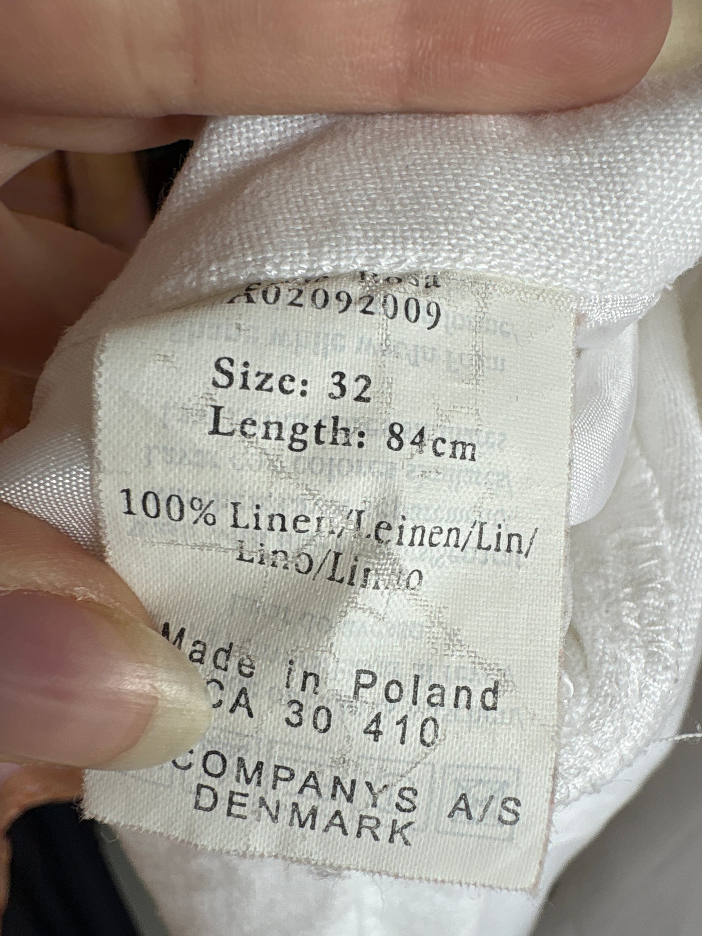 Pantaloni din in cu solduri generoase în croi ușor evazat cu talie înaltă