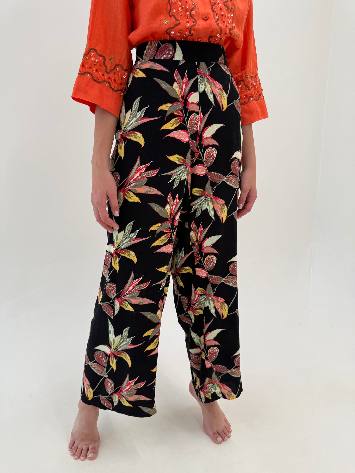 Pantaloni plus size super vaporoși cu print organic și talie elastică