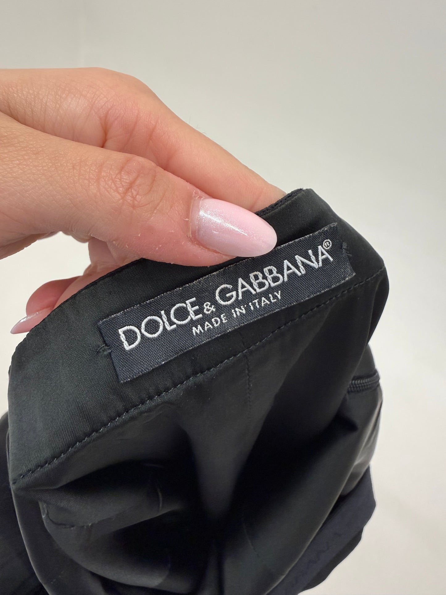 Rochie Dolce&Gabbana neagră ultra modelatoare în croi specific brandului