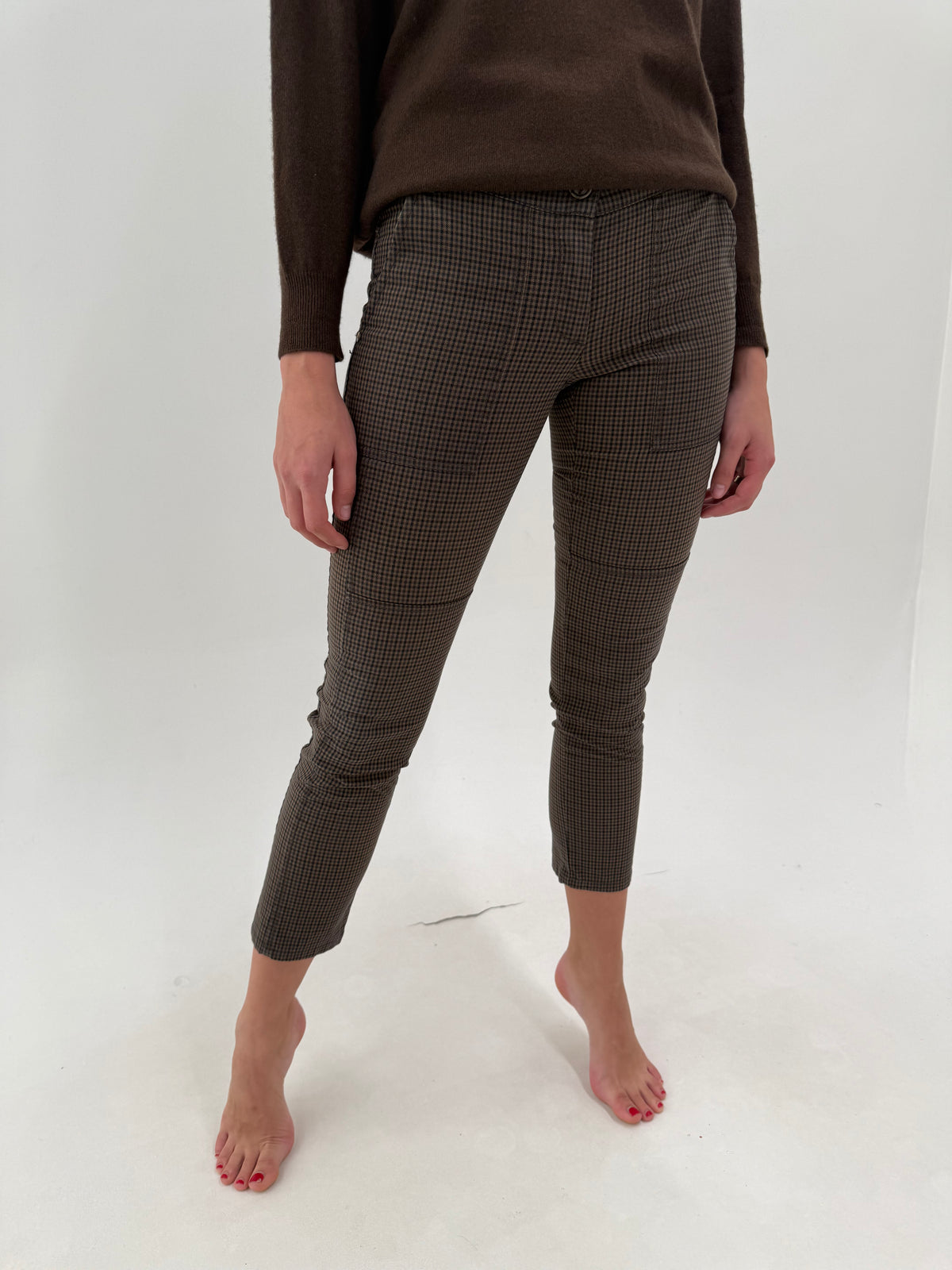 Pantaloni Max Mara petite chocolate brown în carouri mărunte ultra confort