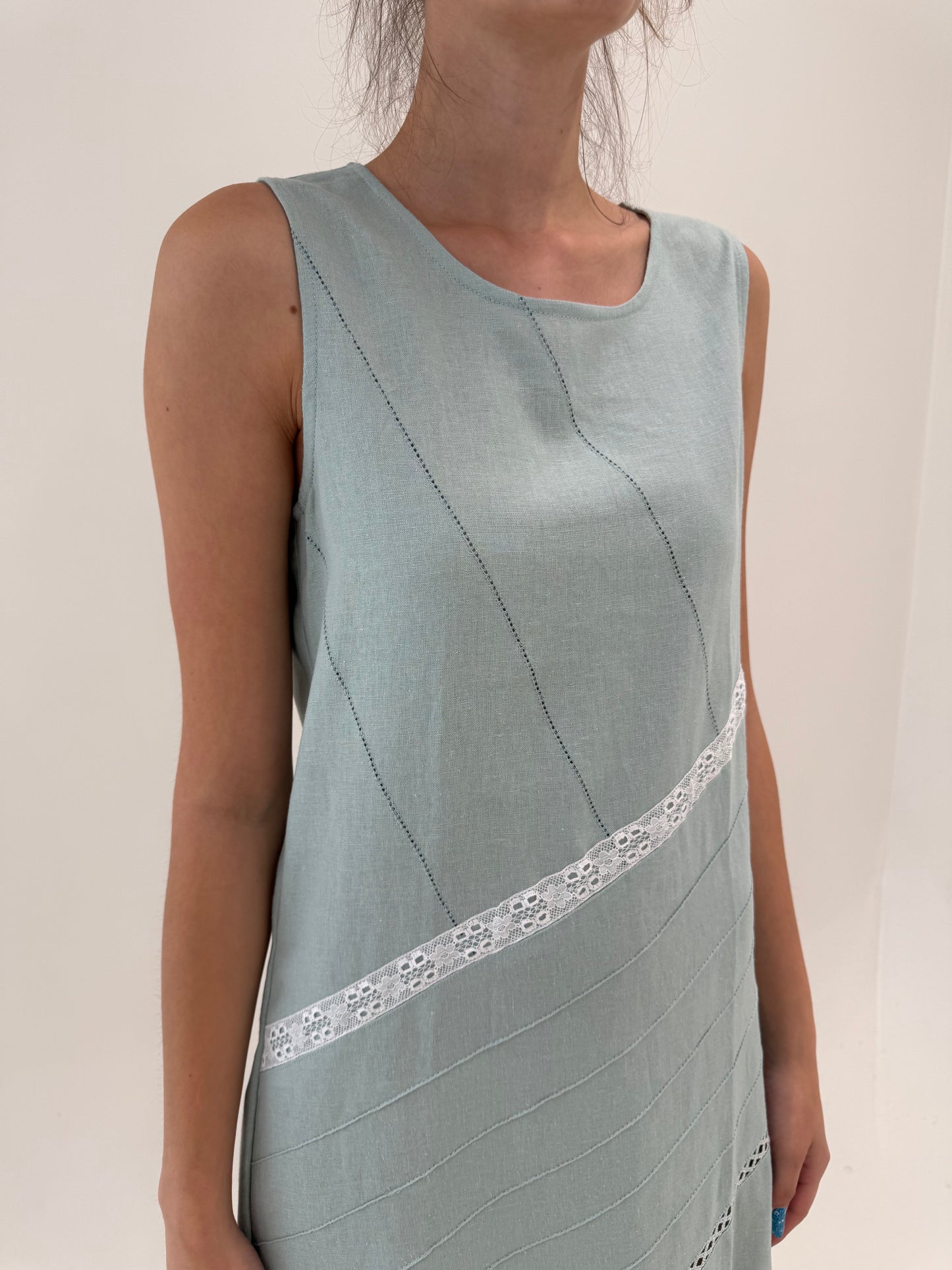 Rochie vintage italiană dusty mint green cu inserții brodate în croi minimalist