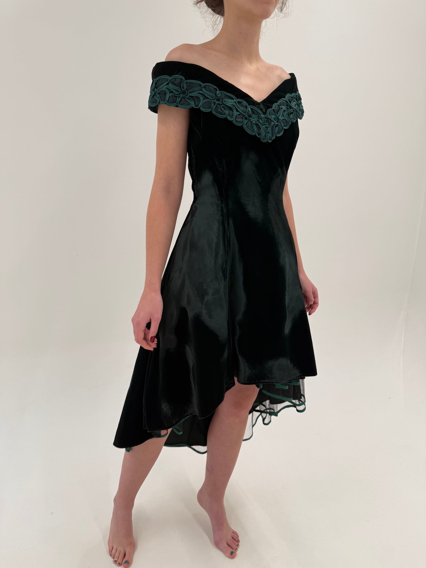 Rochie vintage de seară cu corsaj din catifea dark green în croi super feminin