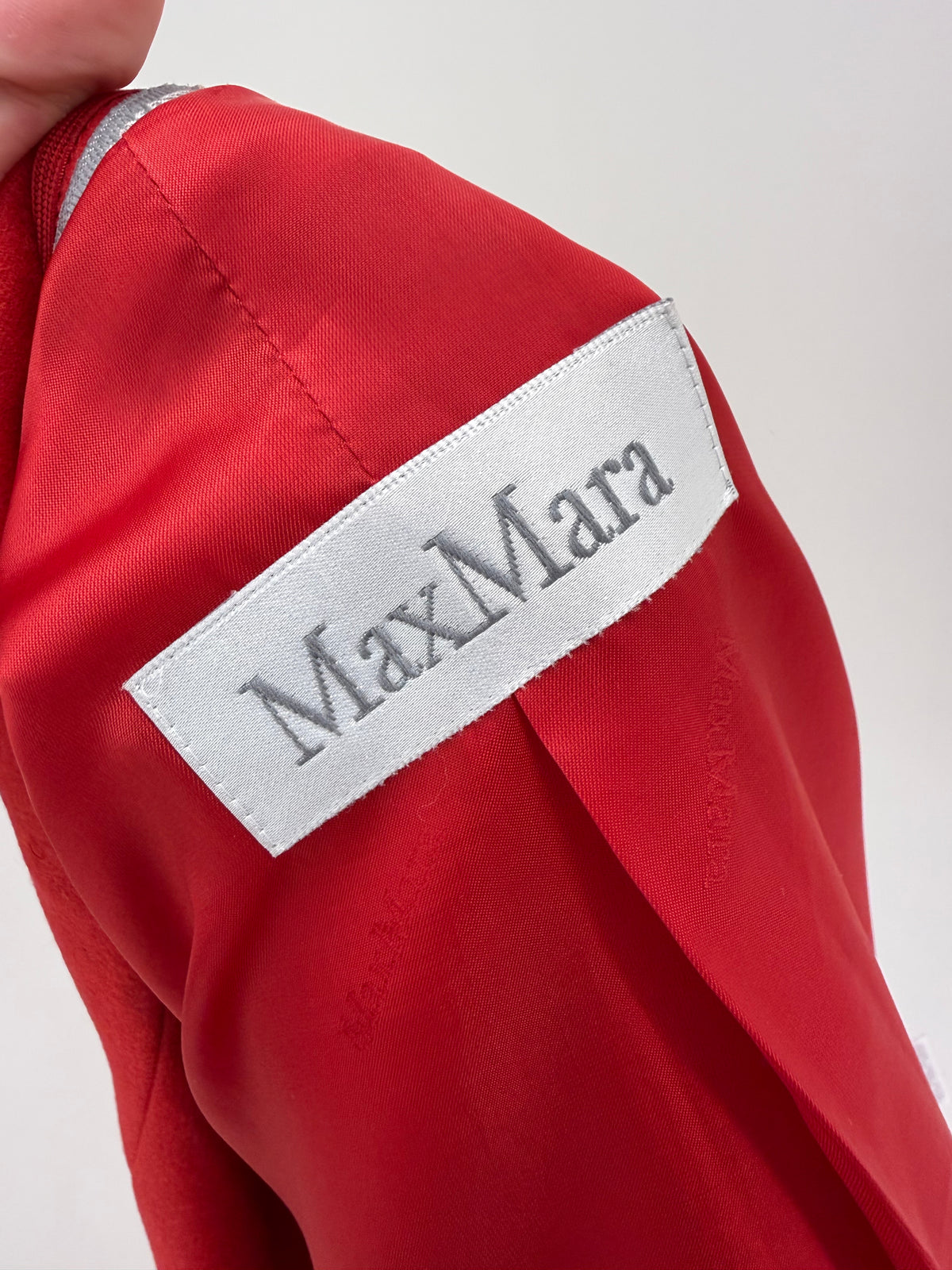 Sacou Max Mara roșu cu închidere dublă și revere late din lana extrafina