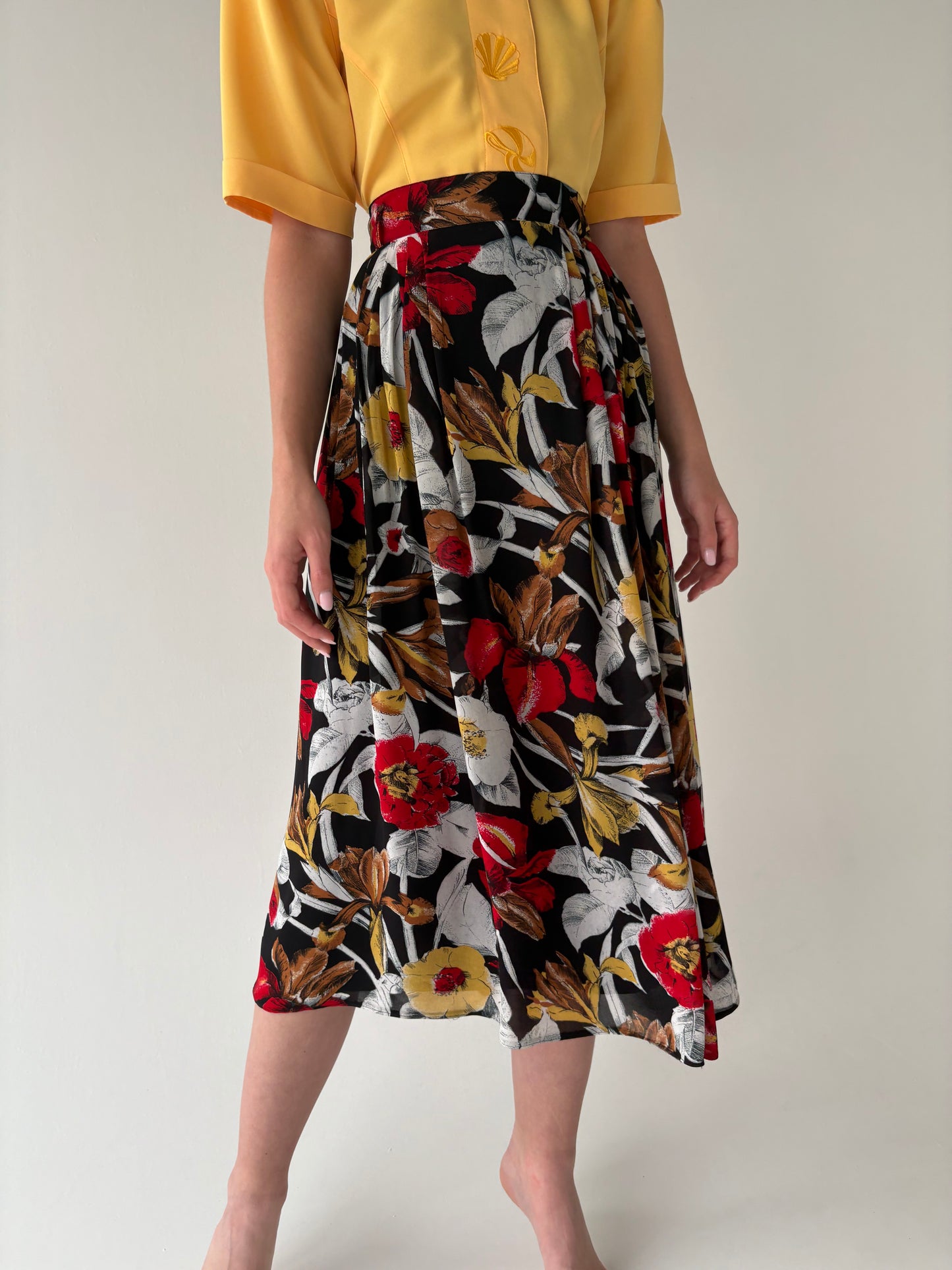 Fustă vintage neagră cu print floral superb și talie ultra înaltă marcată