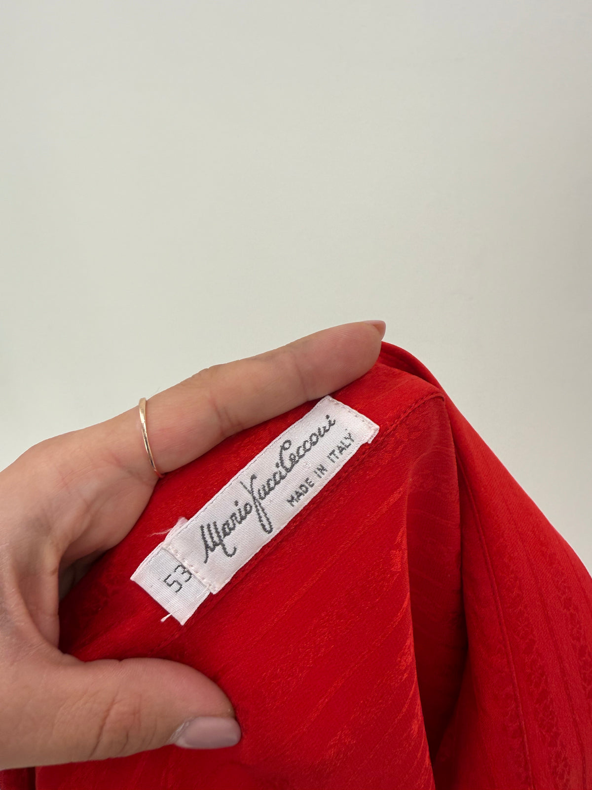 Cămașa vintage italiană din mătase naturală și dantelă chantily cherry red