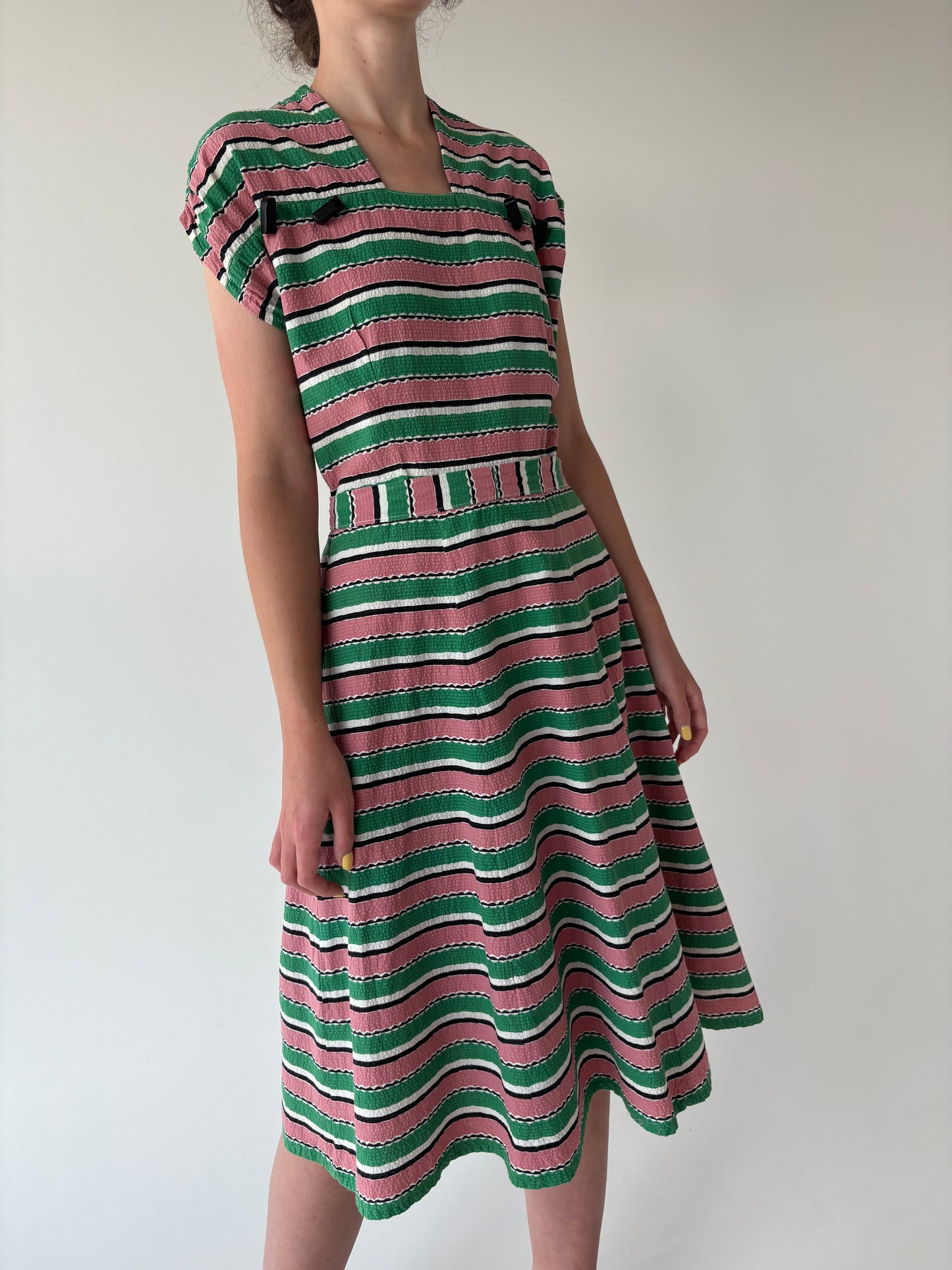 Rochie vintage din seersucker cu talie marcată reglabilă