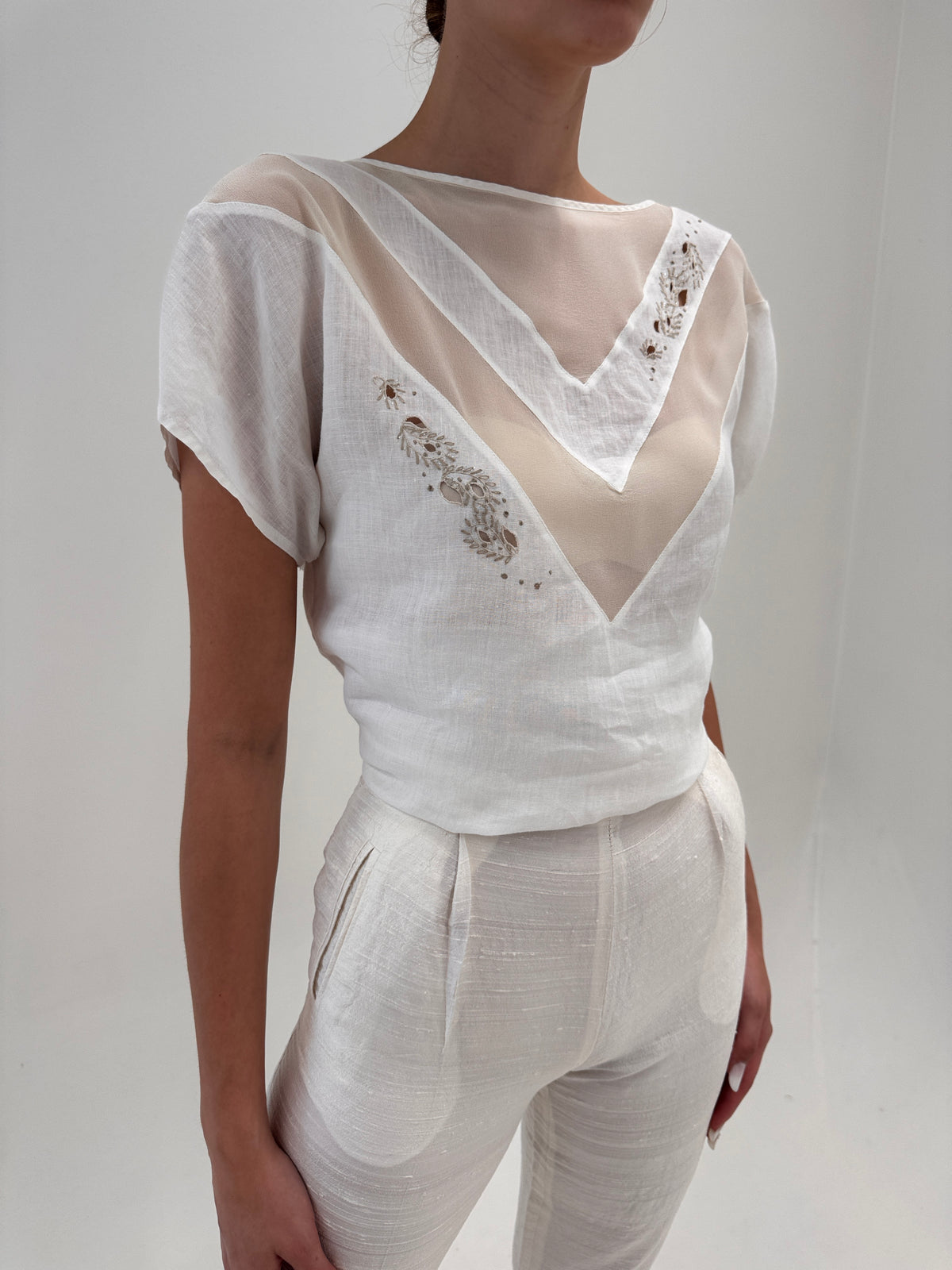 Top vintage excepțional din în cu broderie și inserții de mătase naturală