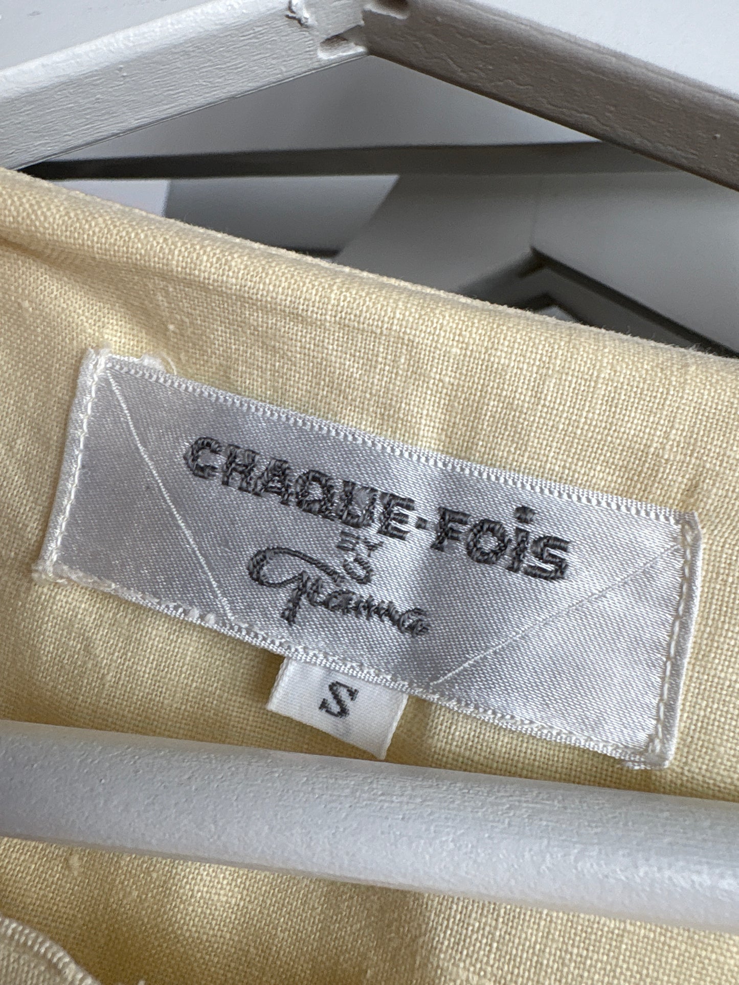 Cămașa cu broderie anglaise butter yellow din pânză de in și bumbac