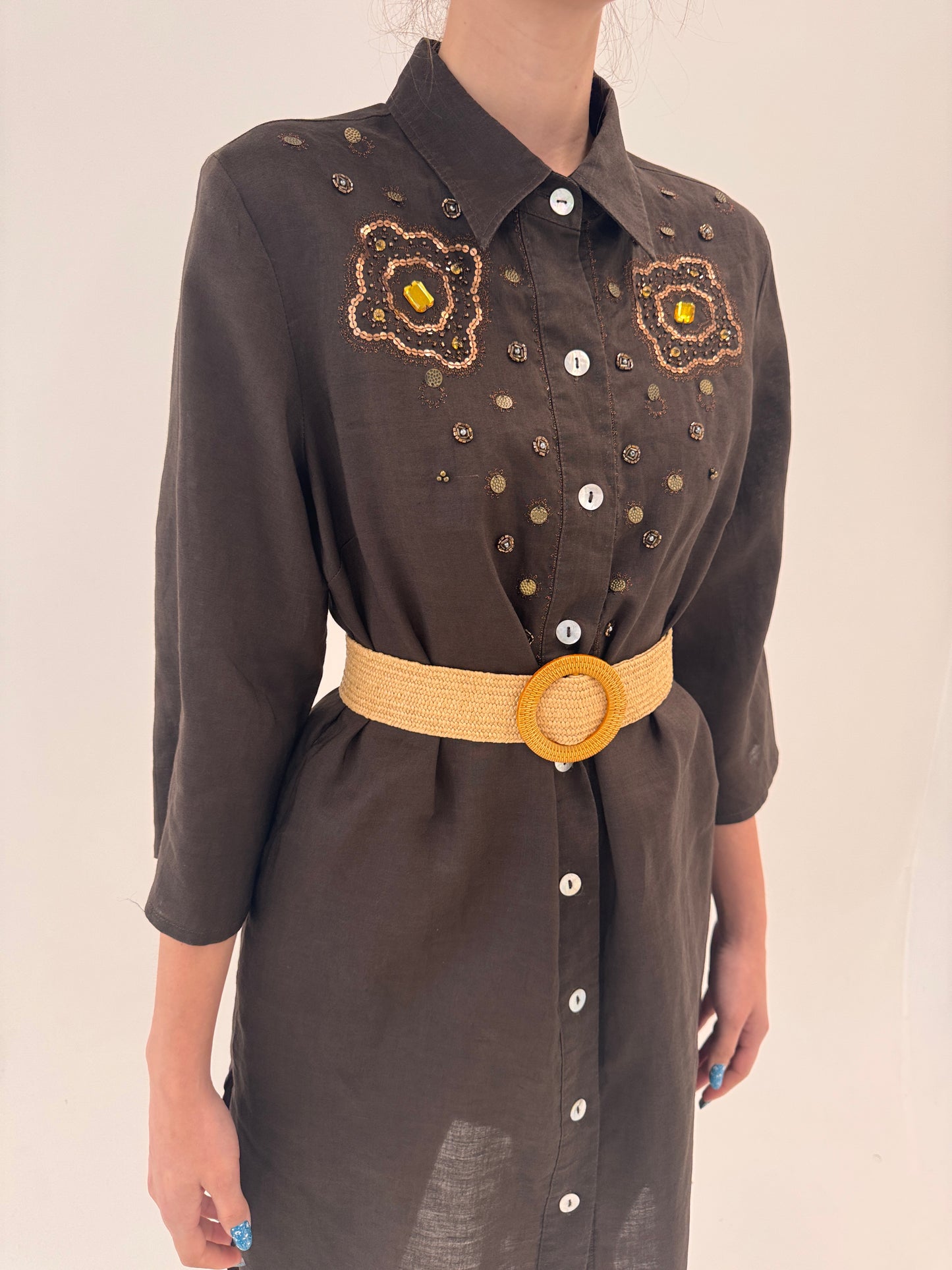 Rochie tip cămașă din in premium chocolate brown cu broderie și aplicații