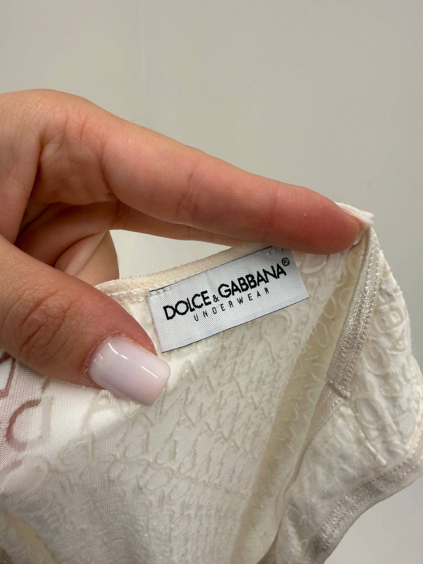 Top Dolce&Gabbana din mesh moale cu logoul brandului ca print